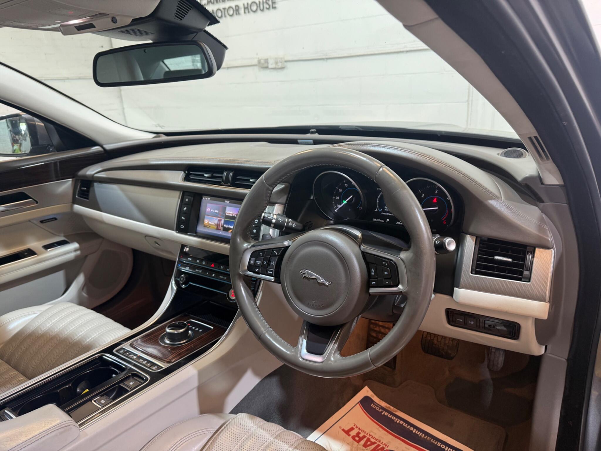 Jaguar XF view 72