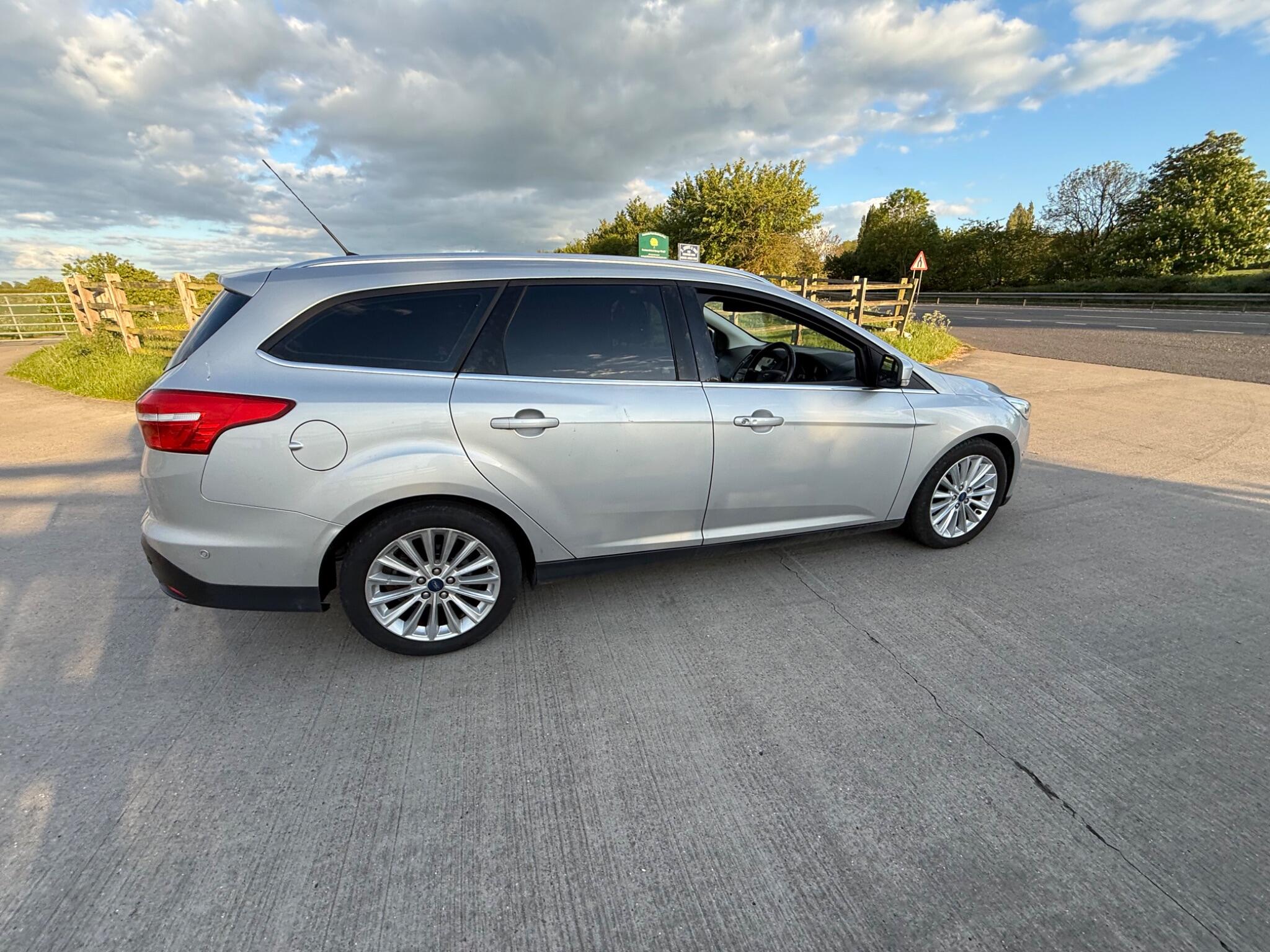 Ford Focus 1.5T EcoBoost Titanium X Euro 6 (s/s) 5dr — photo 25 of 126