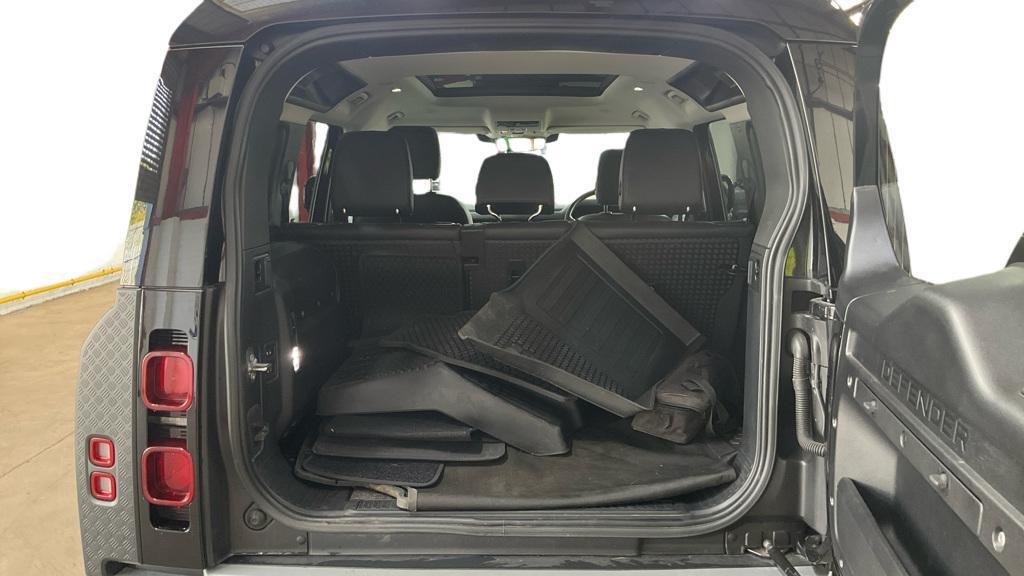 Land Rover Defender view 9