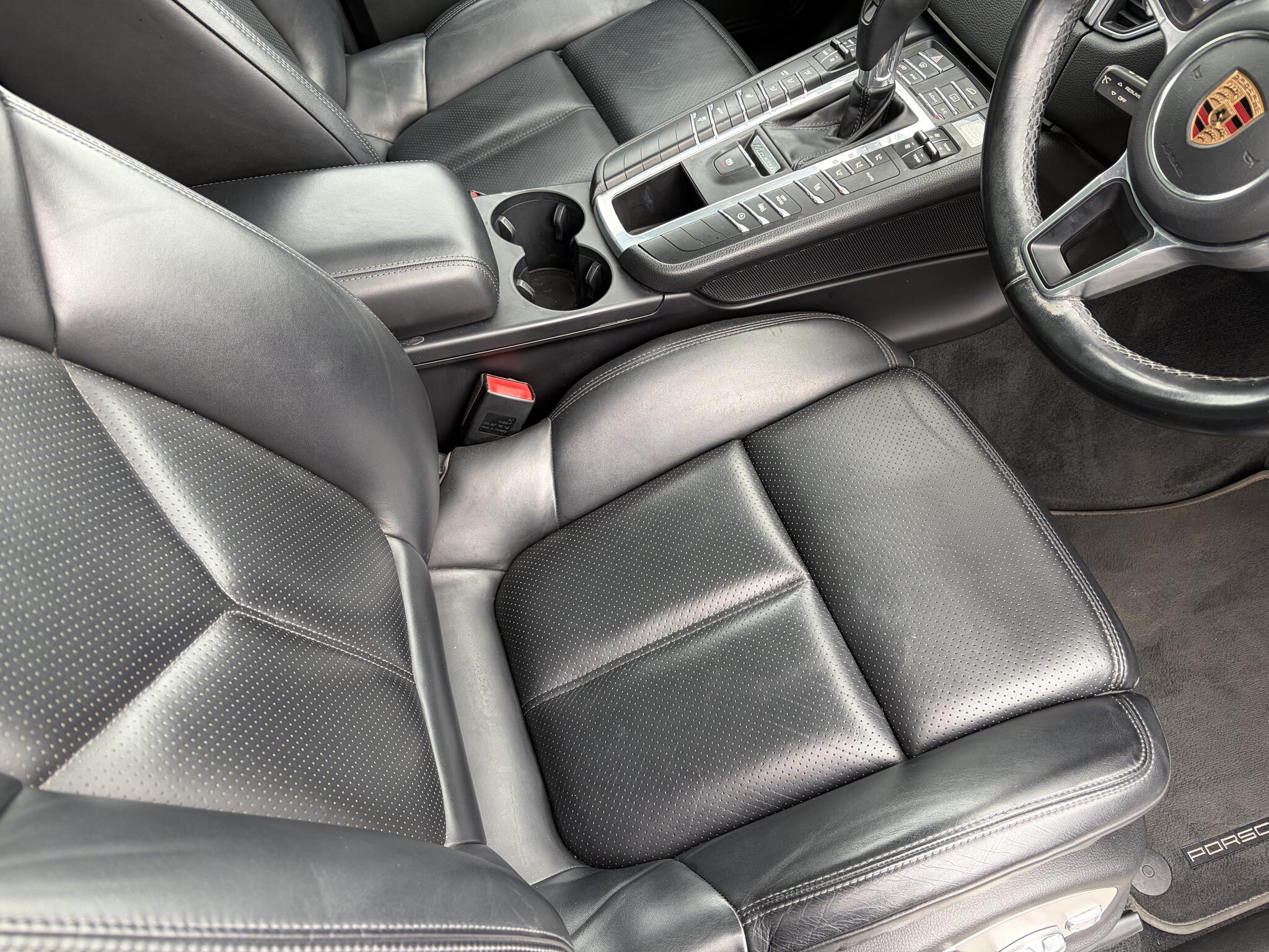 Porsche Macan view 13