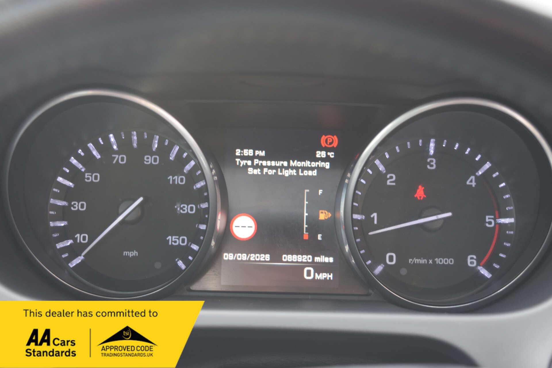 Land Rover Discovery Sport view 41
