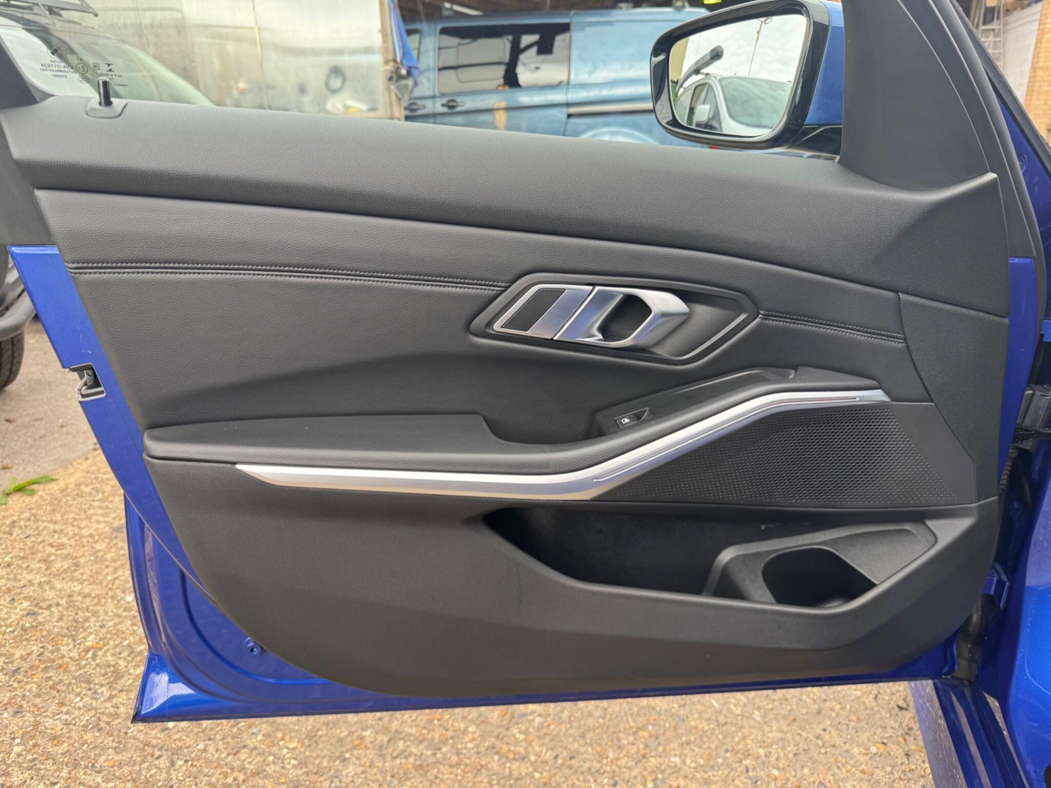 BMW 3 Series view 37