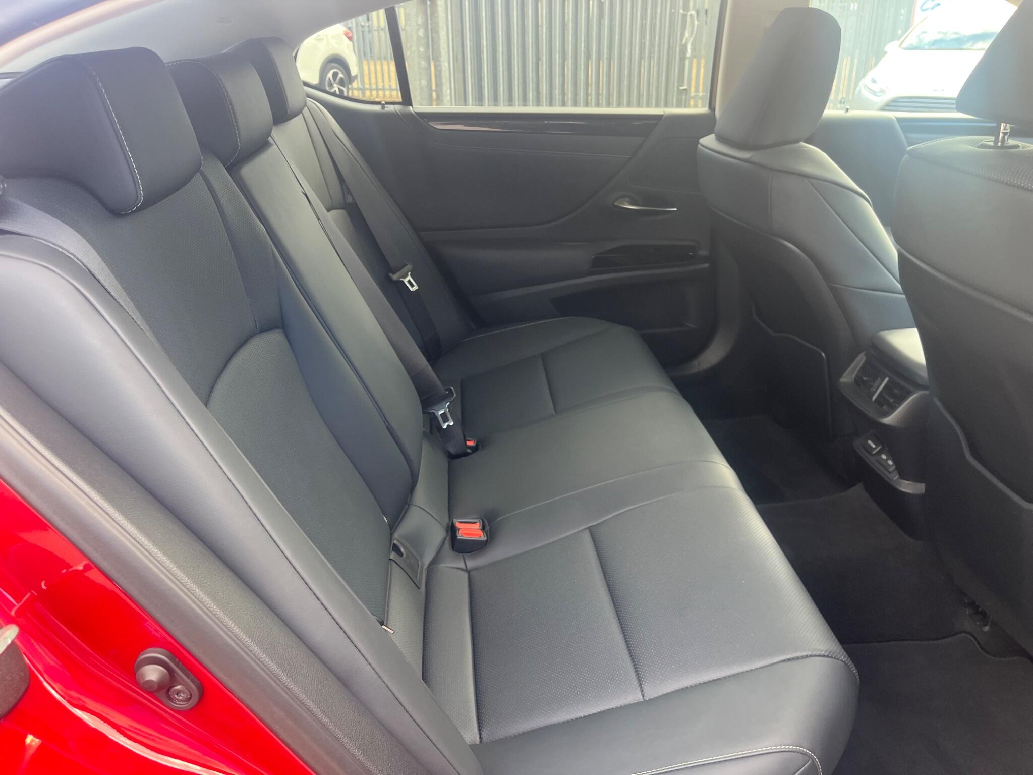 Lexus ES view 31