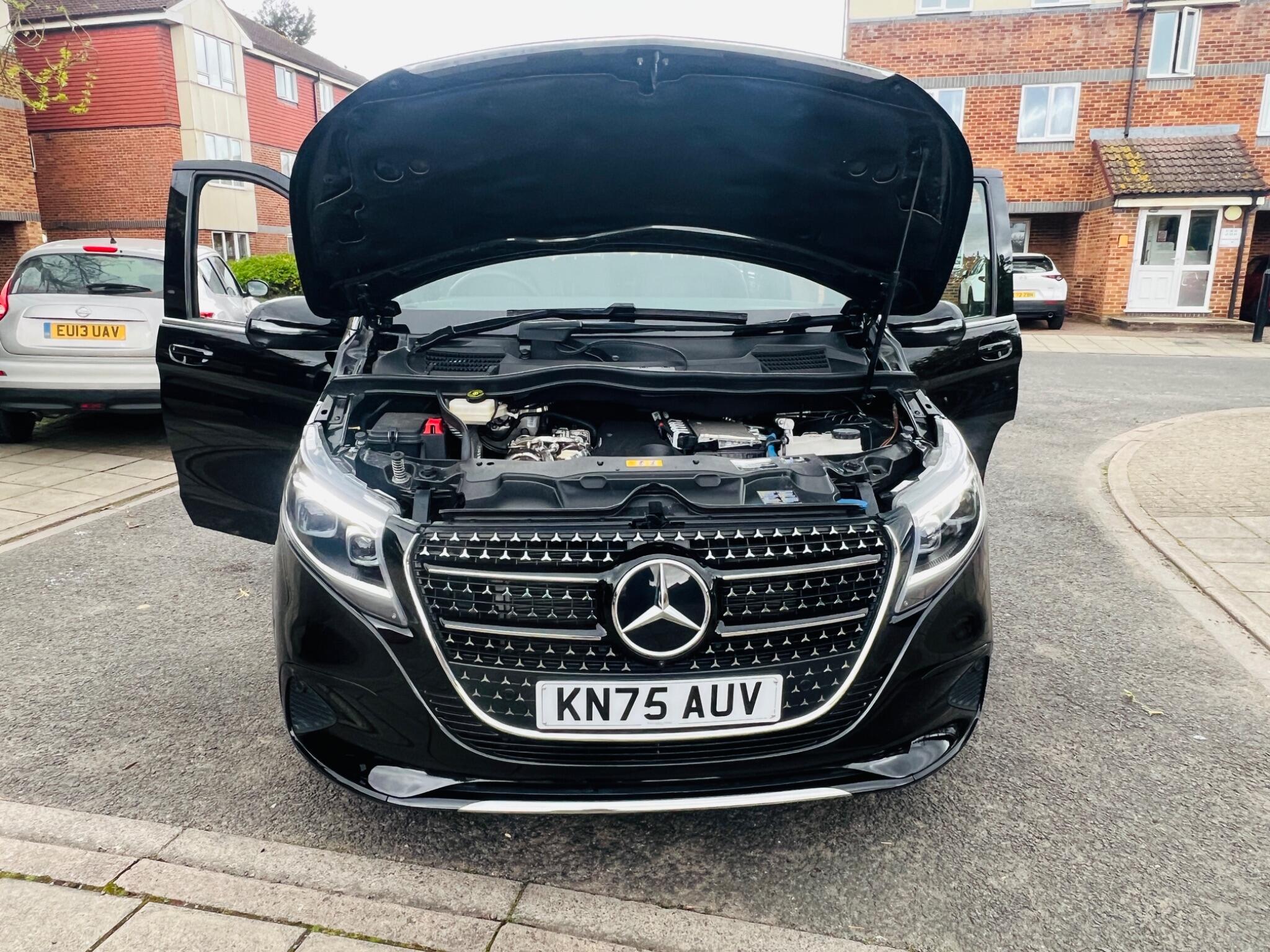 Mercedes-Benz V Class view 4