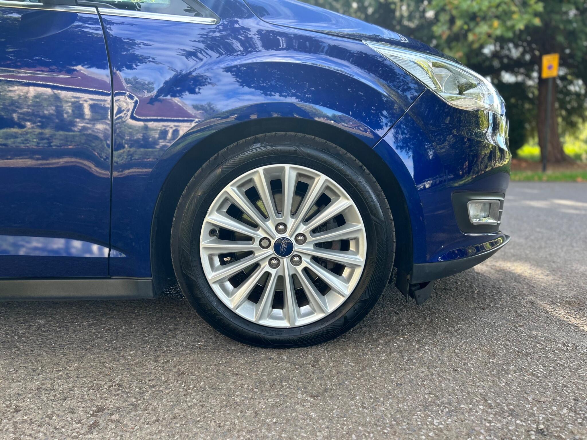 Ford Grand C-Max view 36