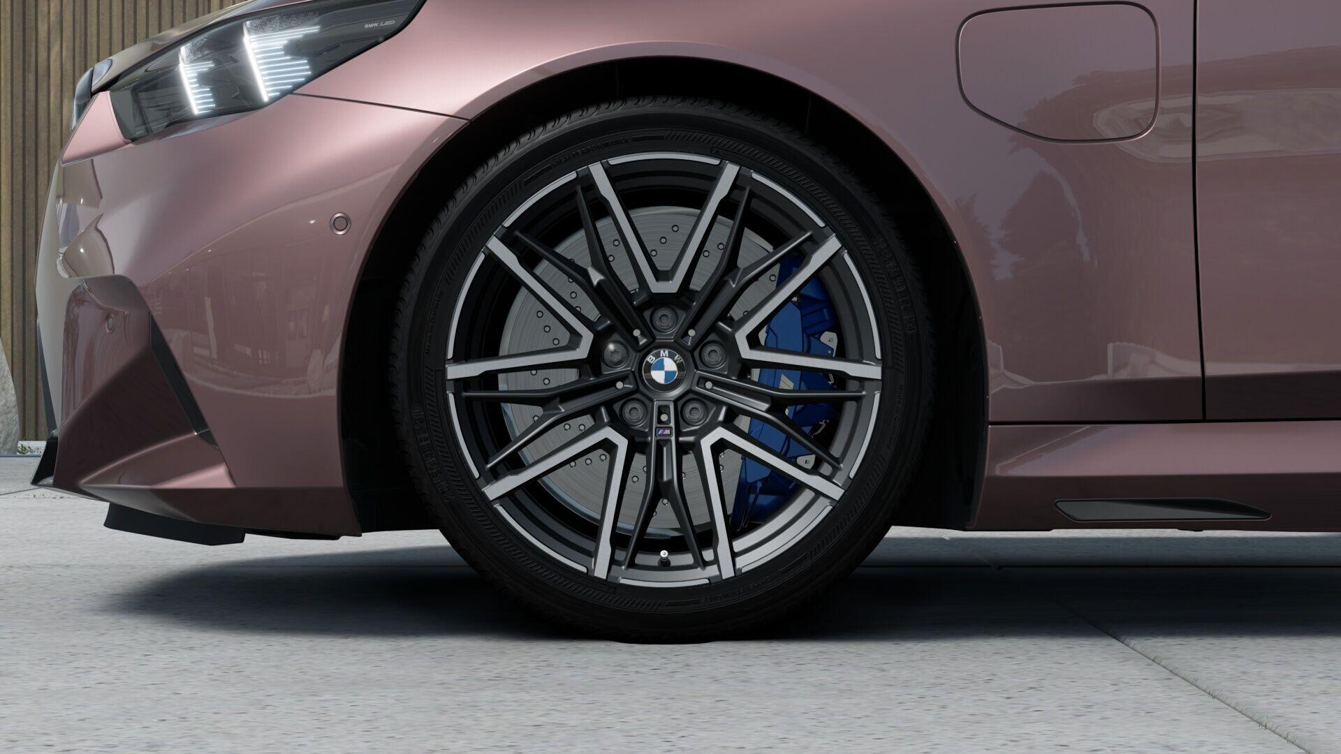 BMW M5 view 9