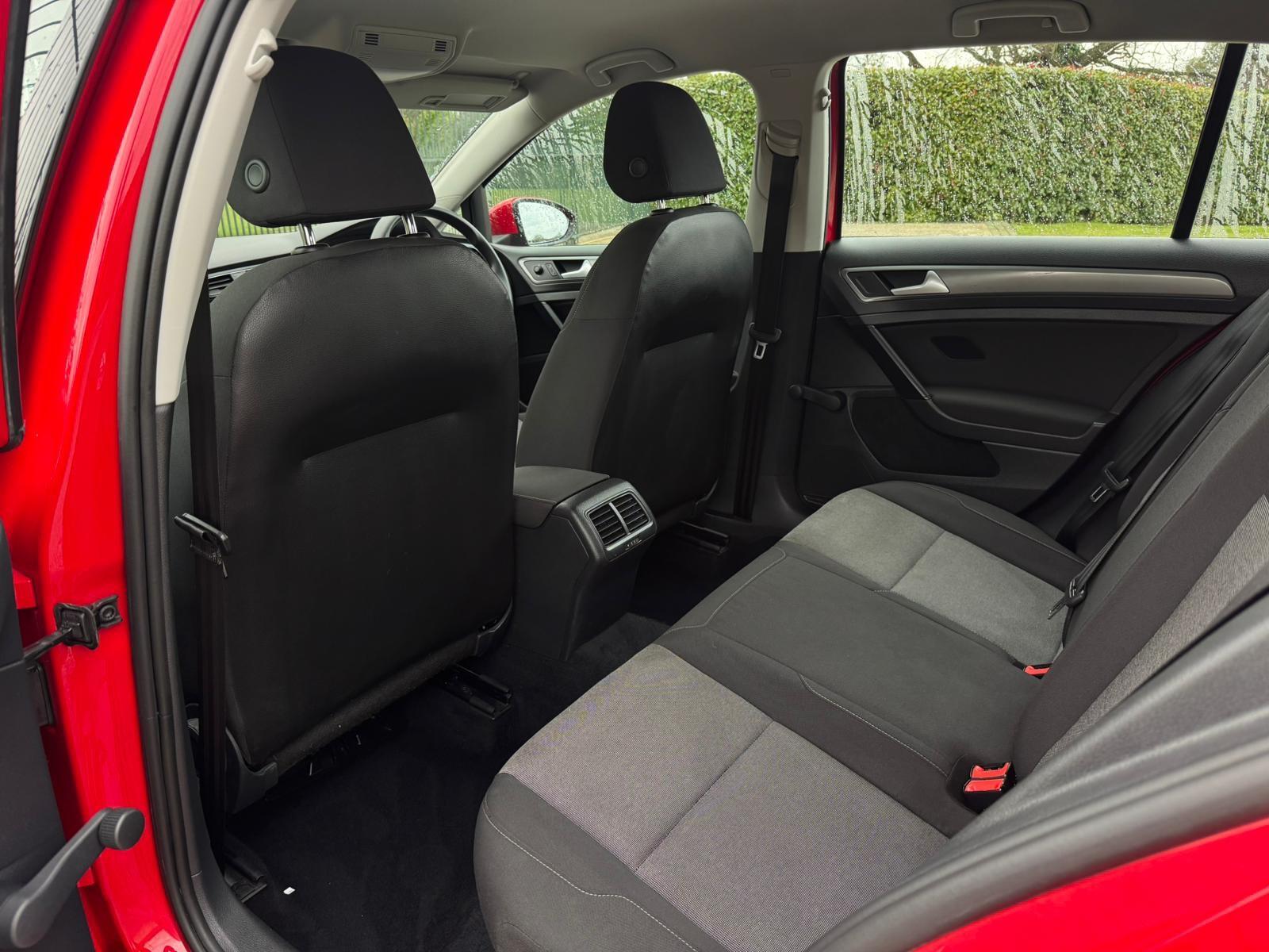 2015 Volkswagen Golf image 25