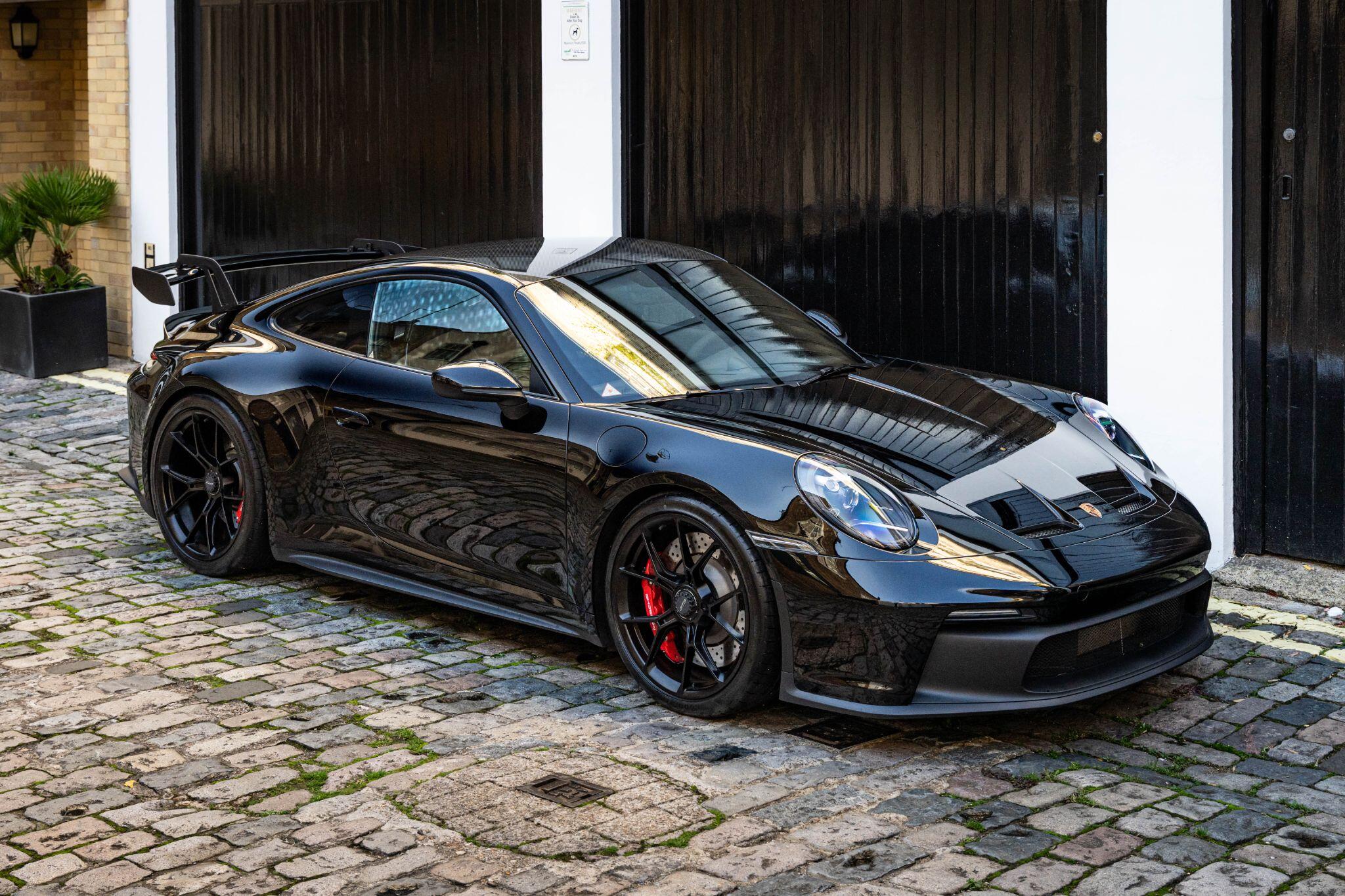 Porsche 911 view 8