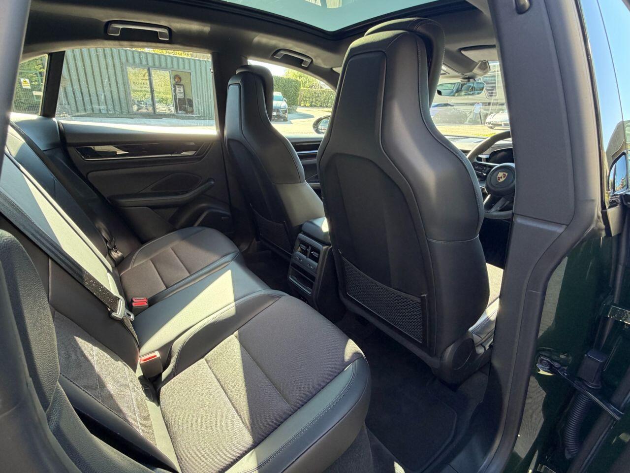 Porsche Macan view 30