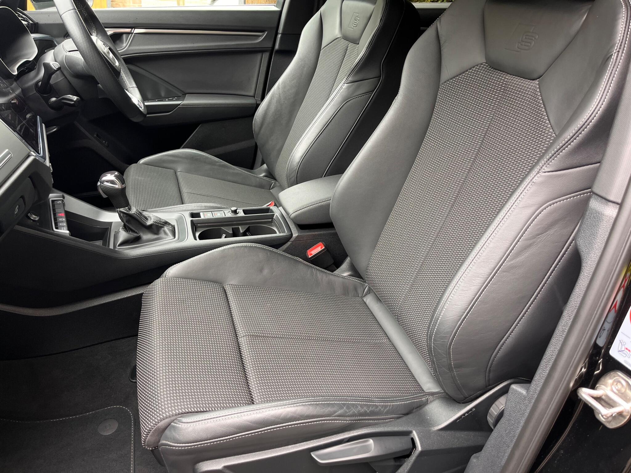 Audi Q3 view 32