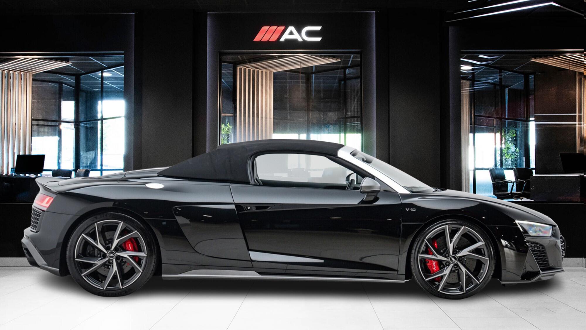Audi R8 view 3