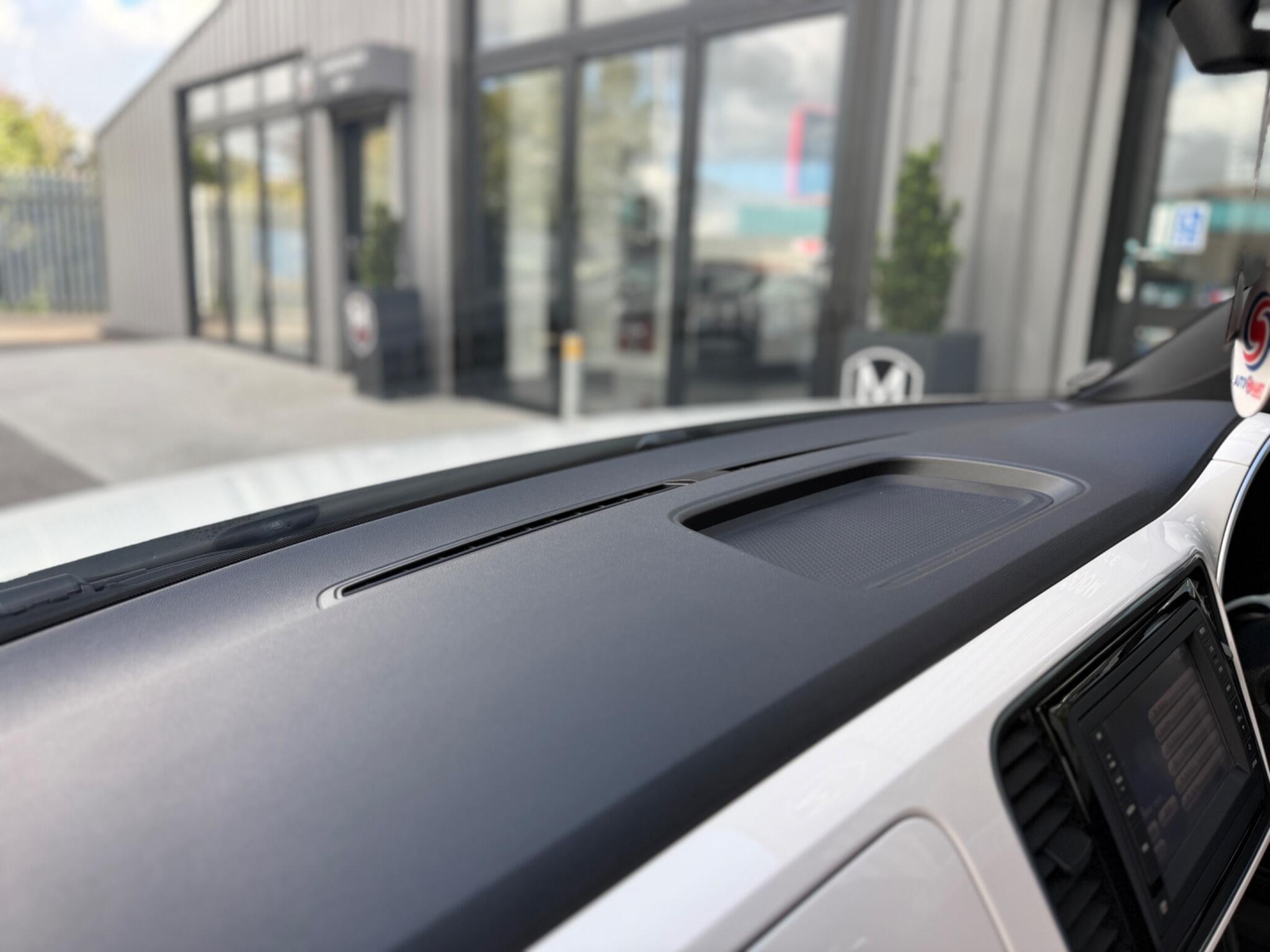 Volkswagen Beetle view 26