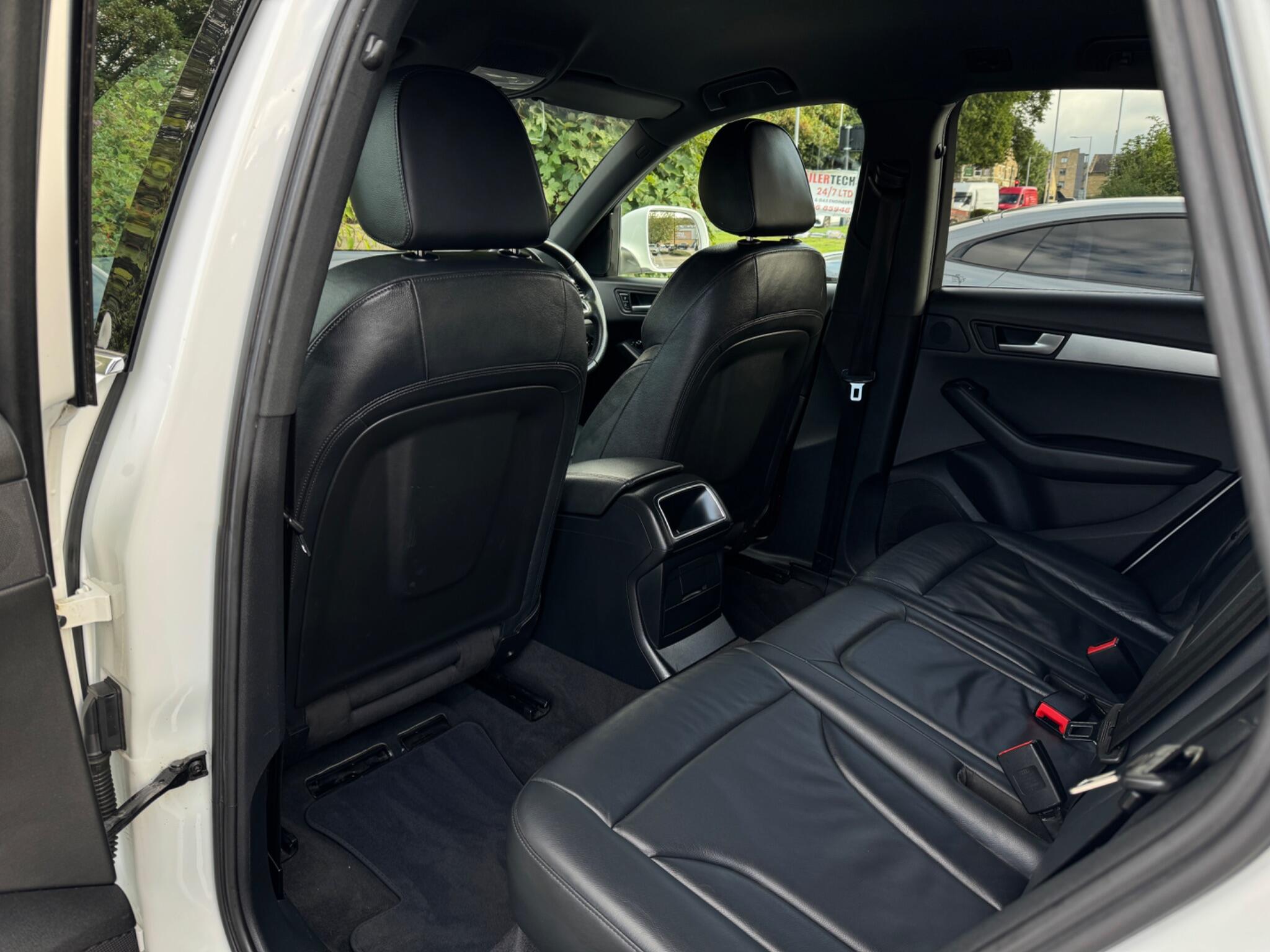 Audi Q5 view 18