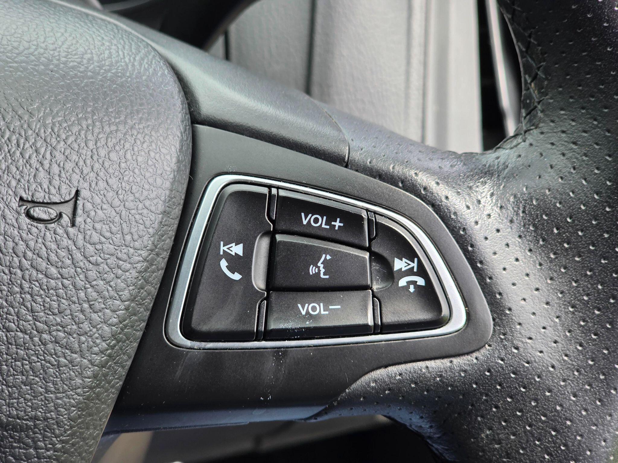 Ford Focus view 39
