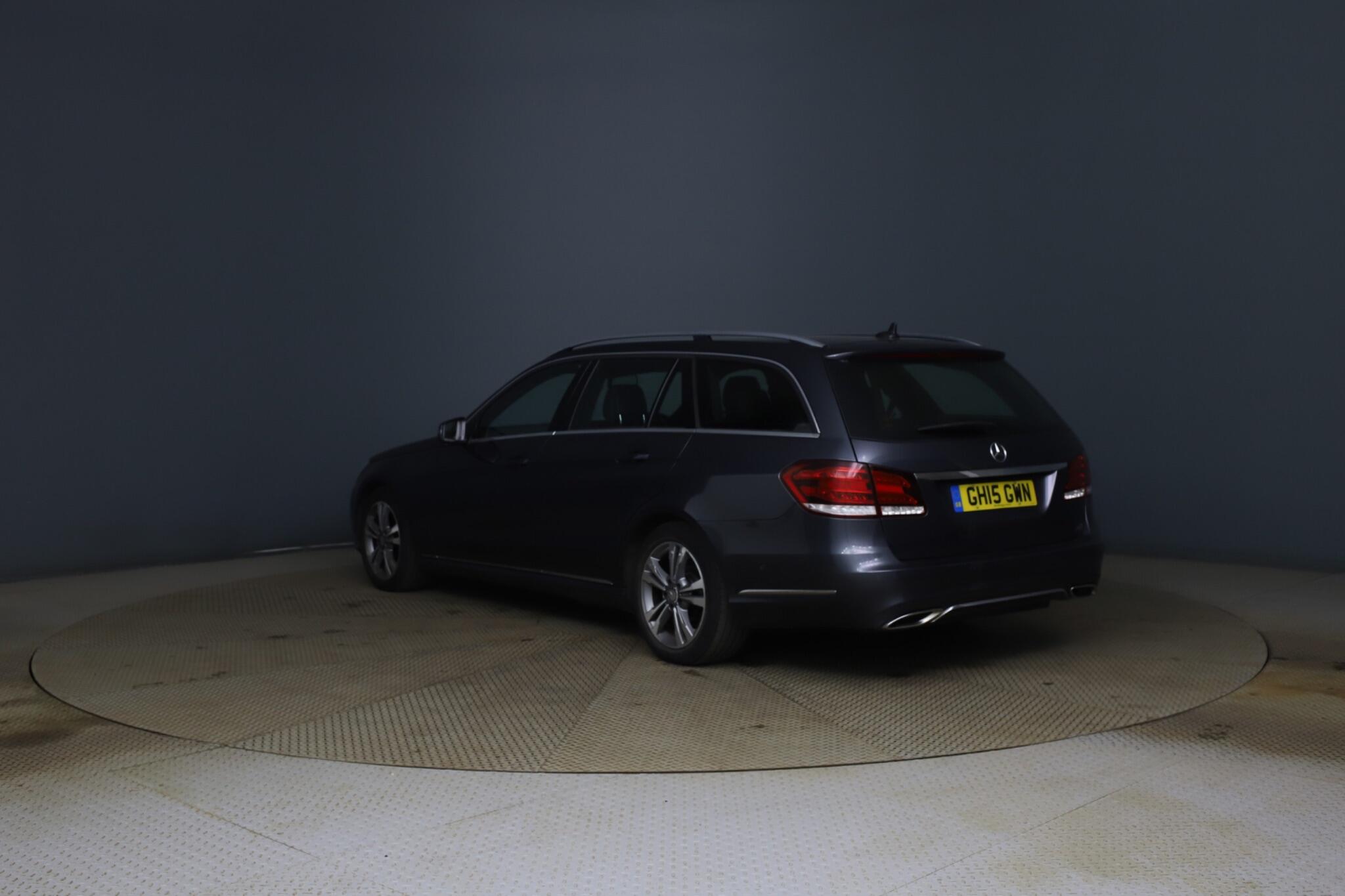 Mercedes-Benz E-Class view 4