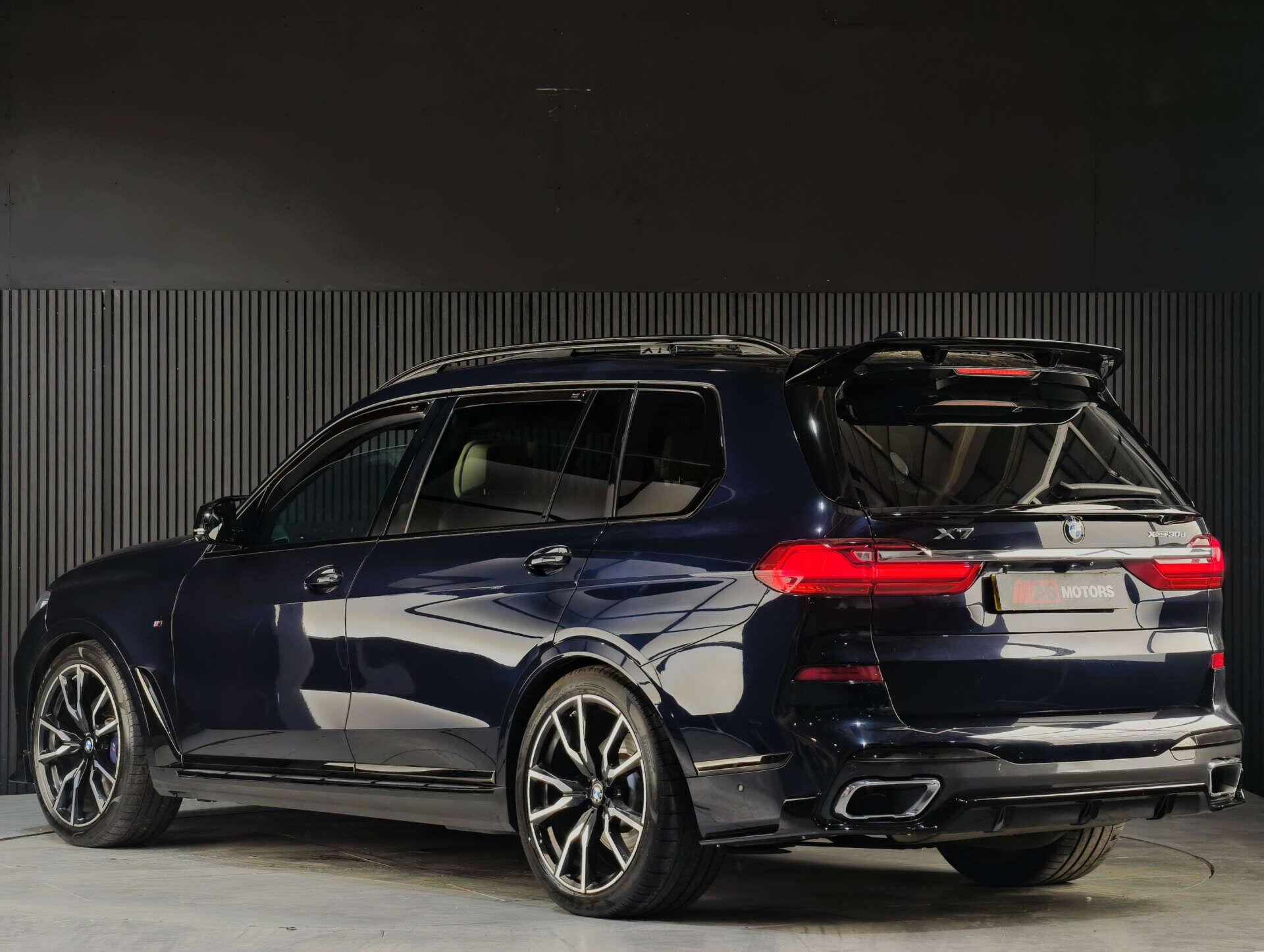 BMW X7 view 16