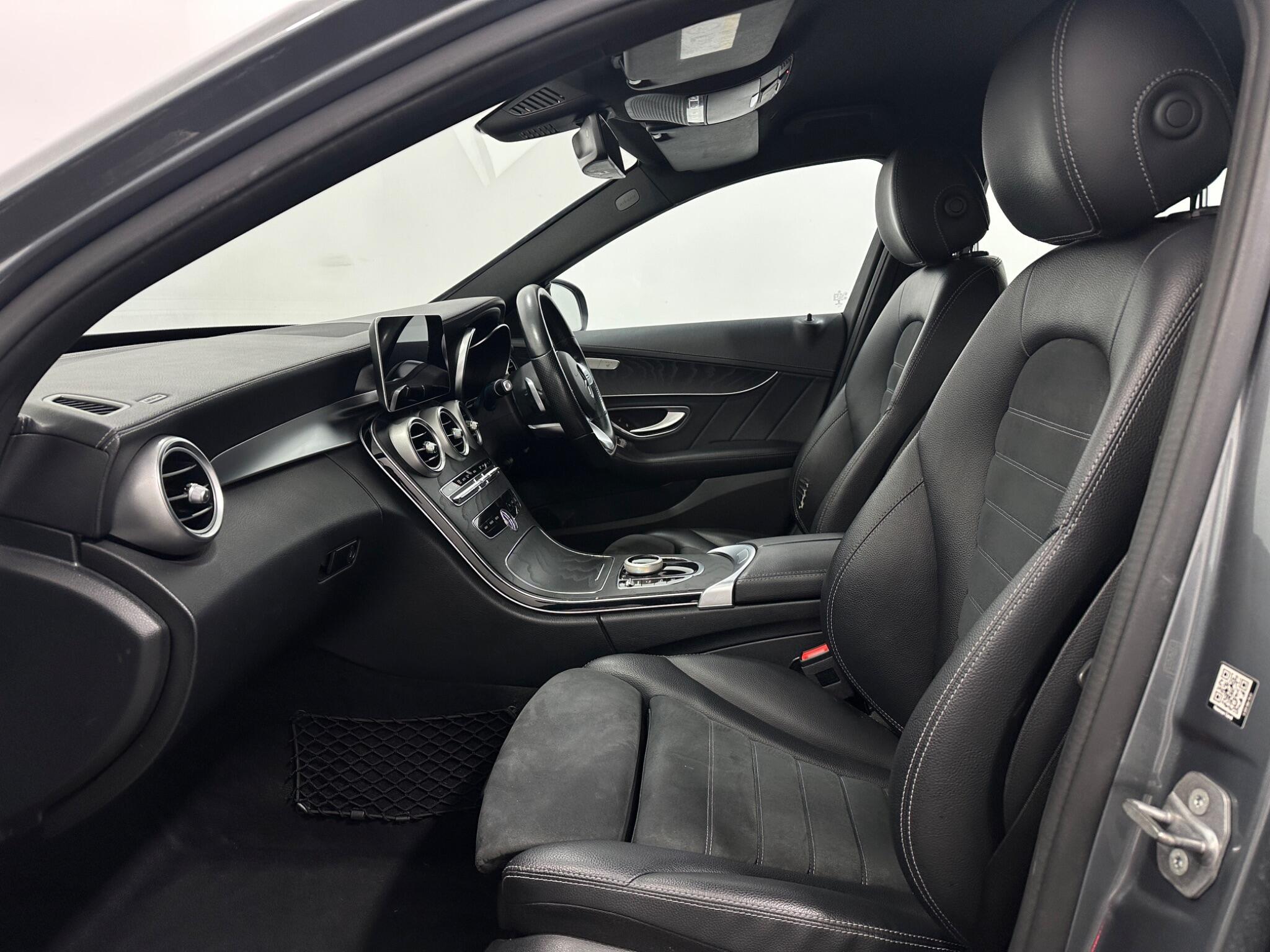 Mercedes-Benz C-Class view 33