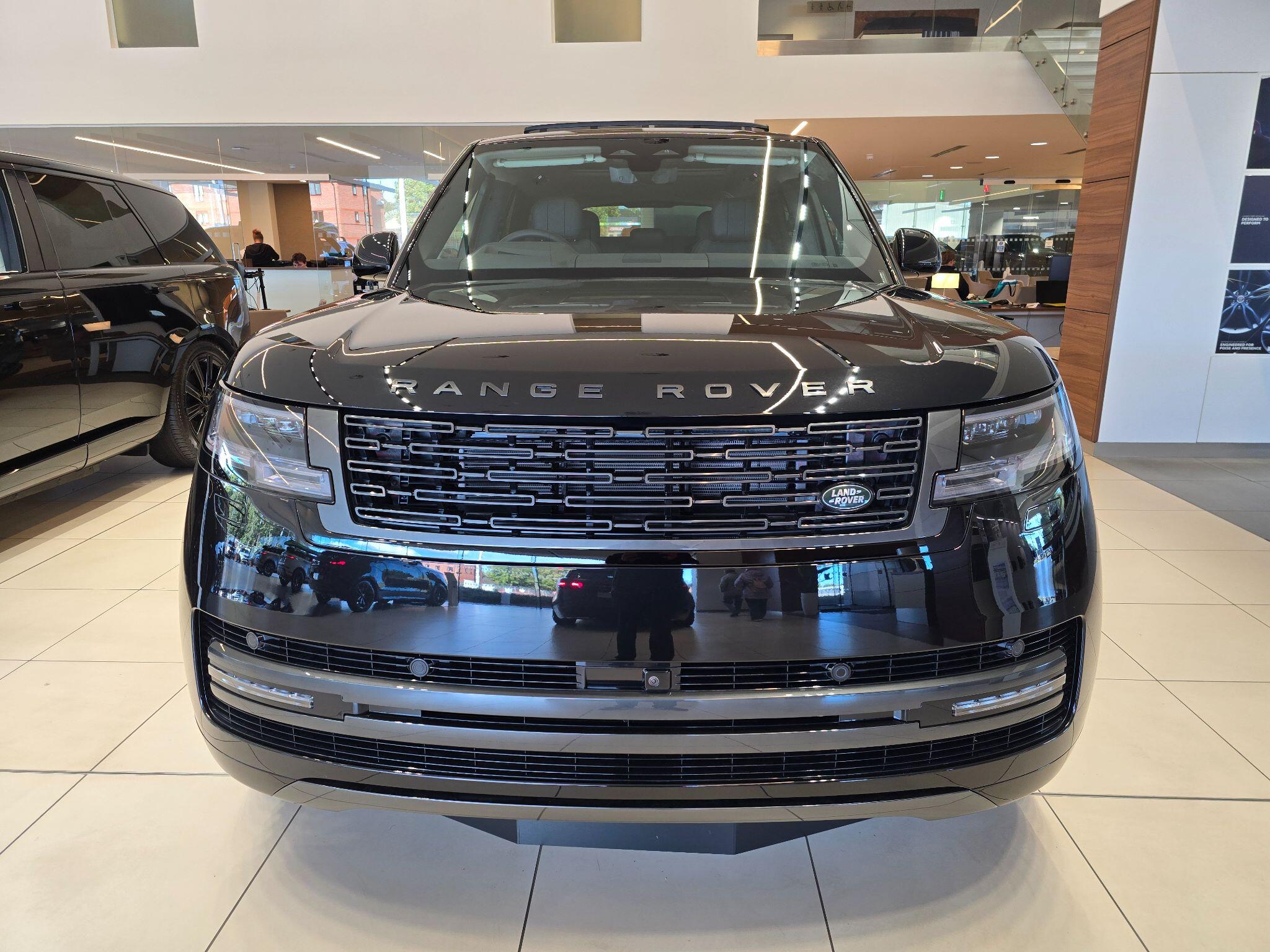 Land Rover Range Rover view 2