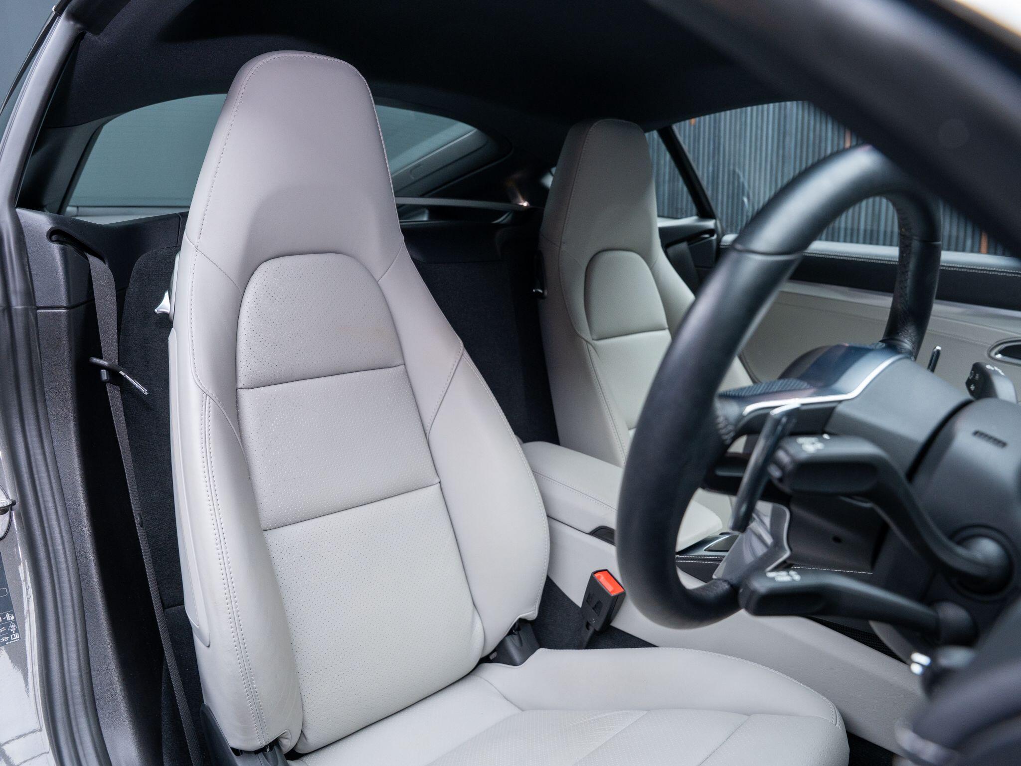 Porsche Cayman view 12