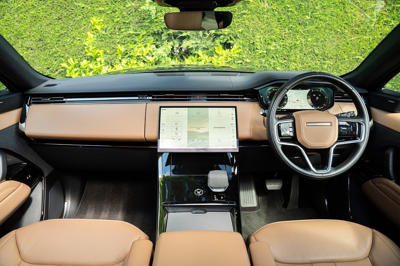 Land Rover Range Rover Sport view 4