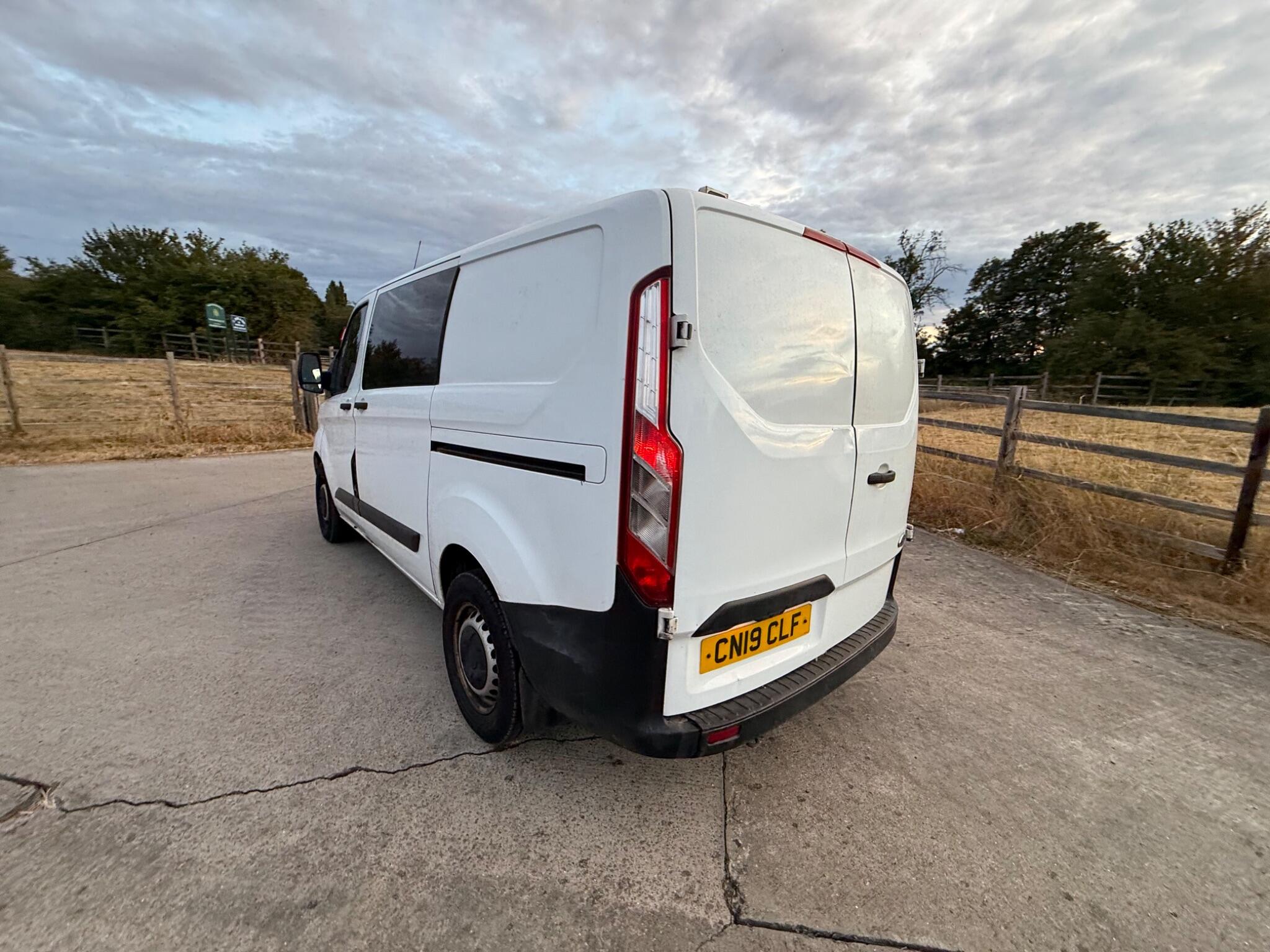Ford Transit Custom 2.0 320 EcoBlue L1 H1 Euro 6 5dr — photo 10 of 82