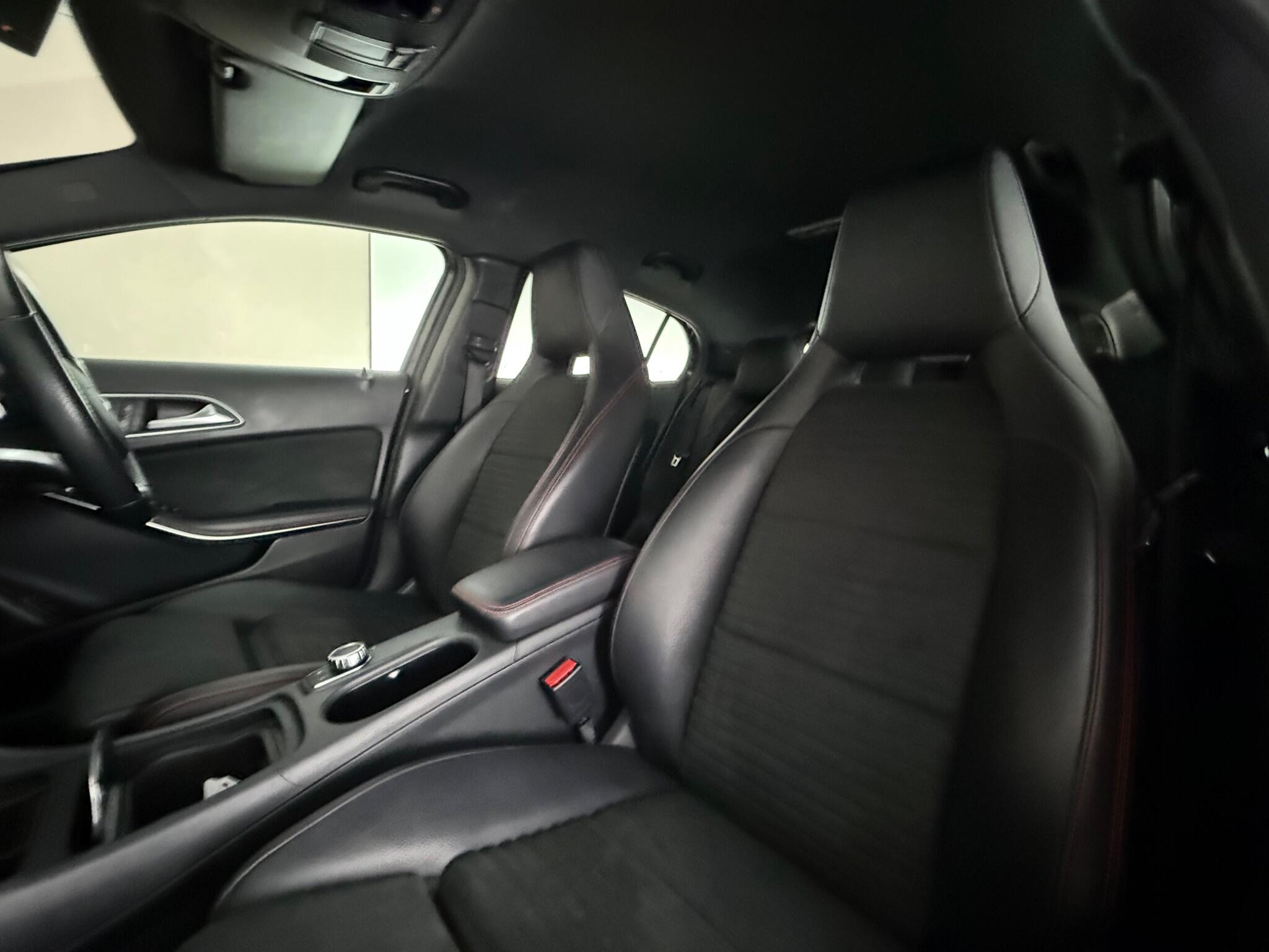 Mercedes-Benz Gla view 35
