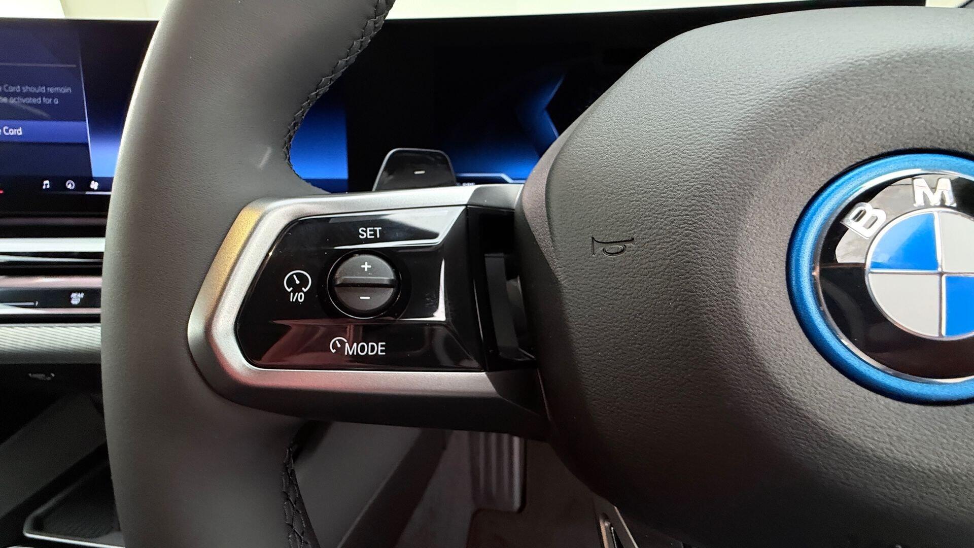 BMW 5 Series view 17