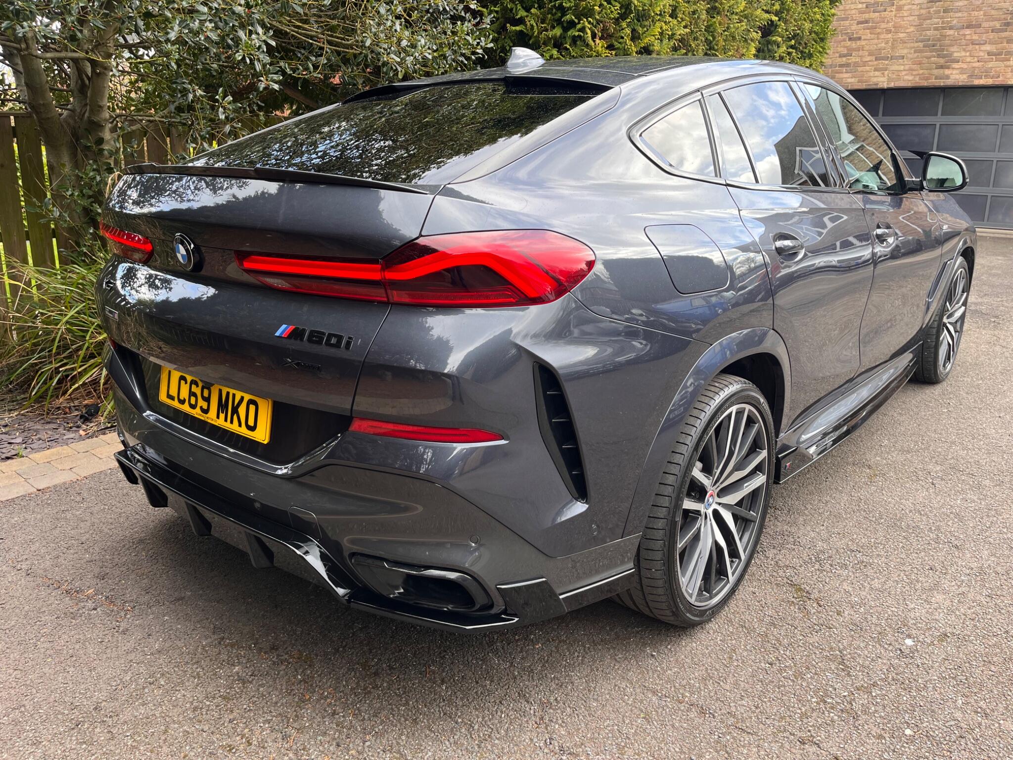 BMW X6 view 24