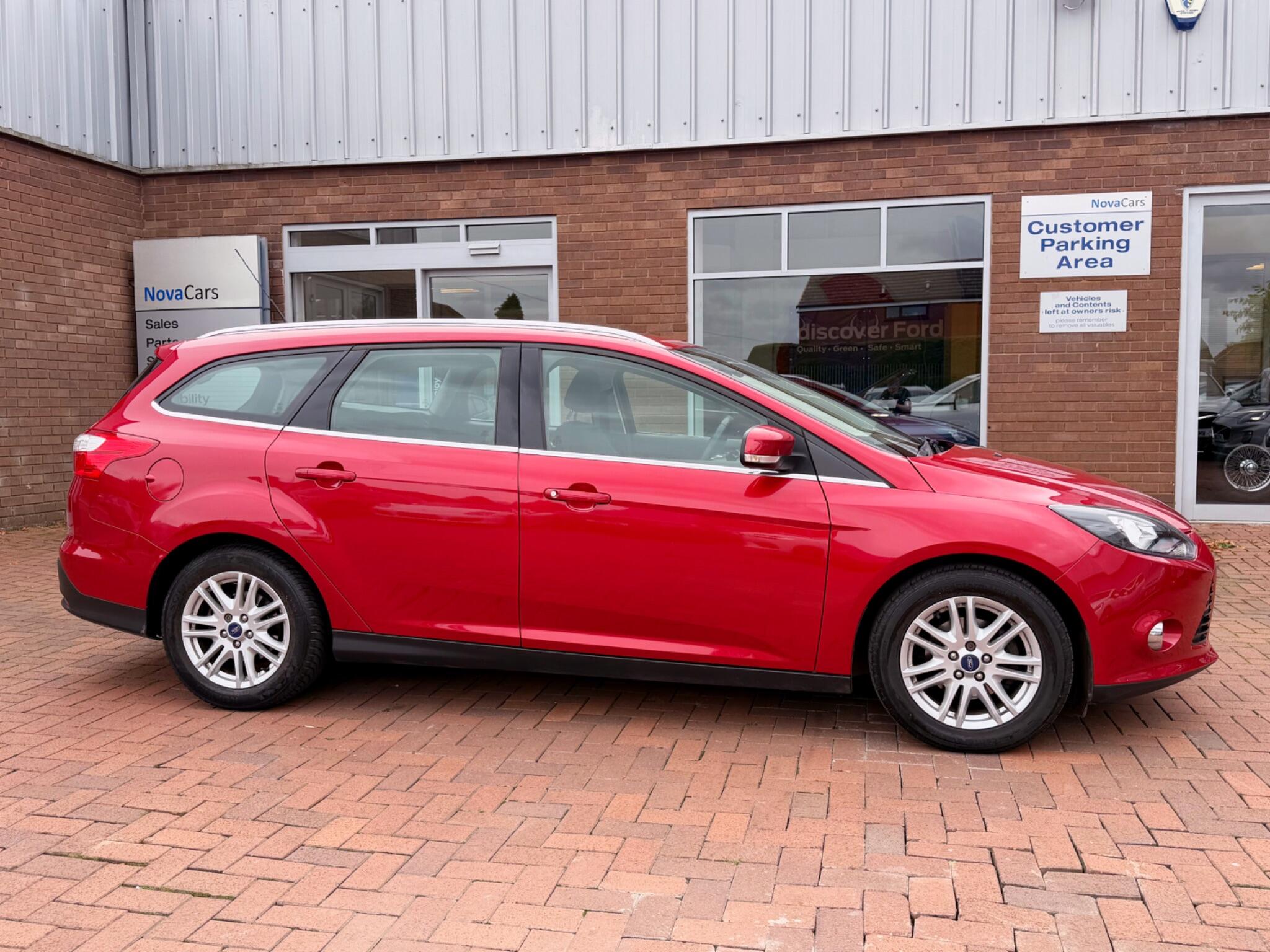 Ford Focus view 15