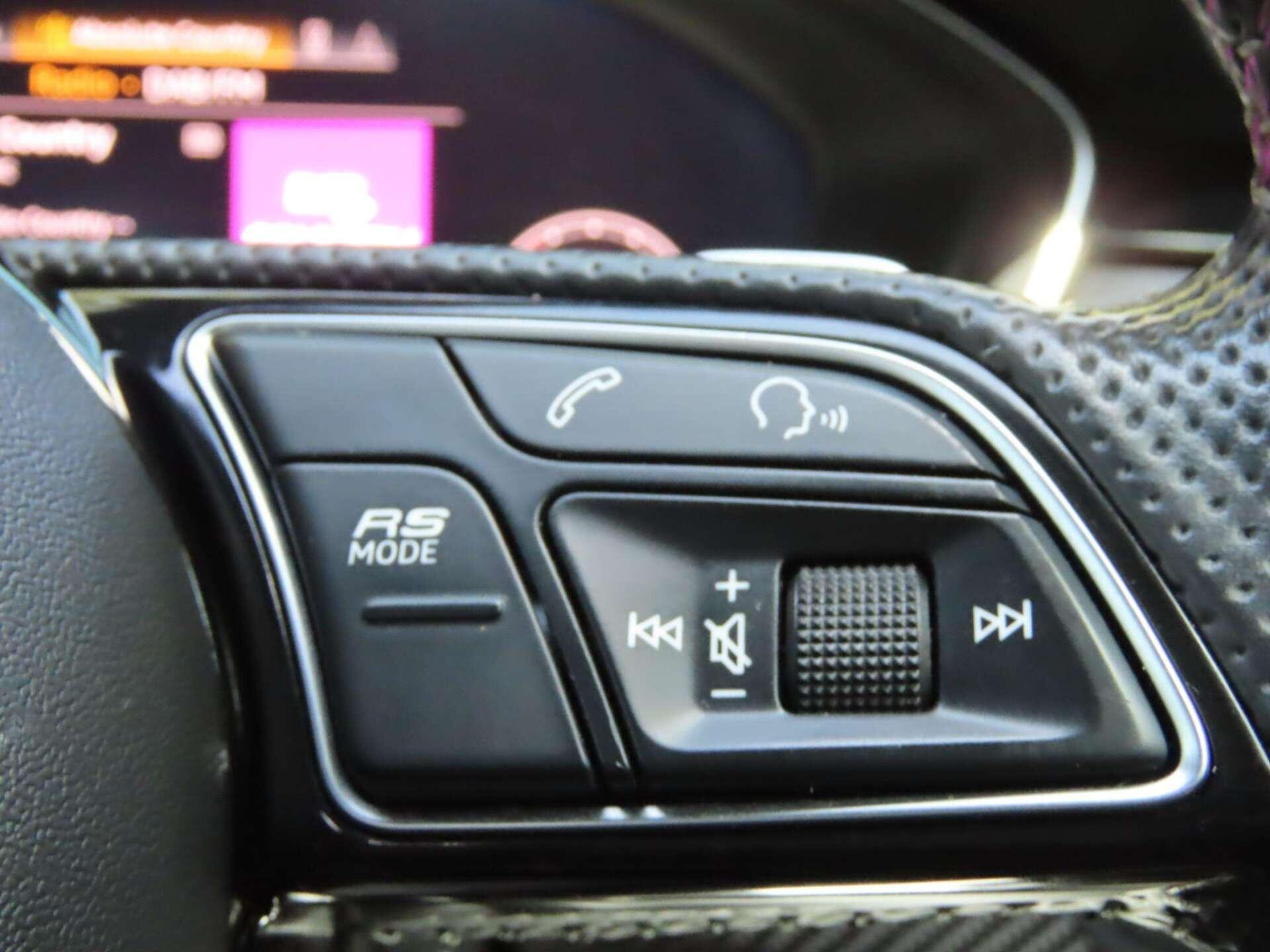 Audi RS4 view 22