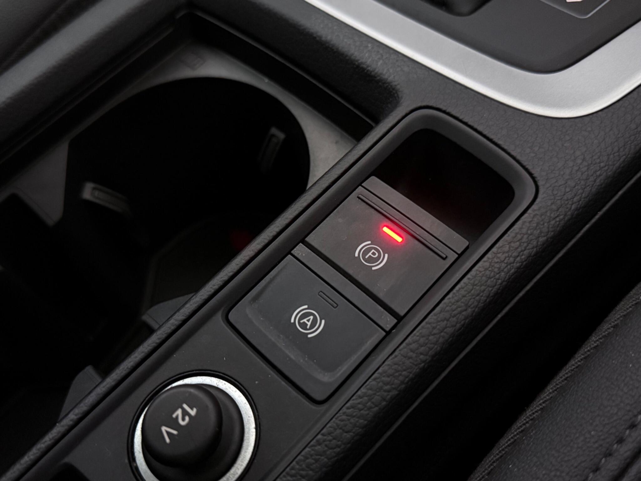 Audi Q3 view 24