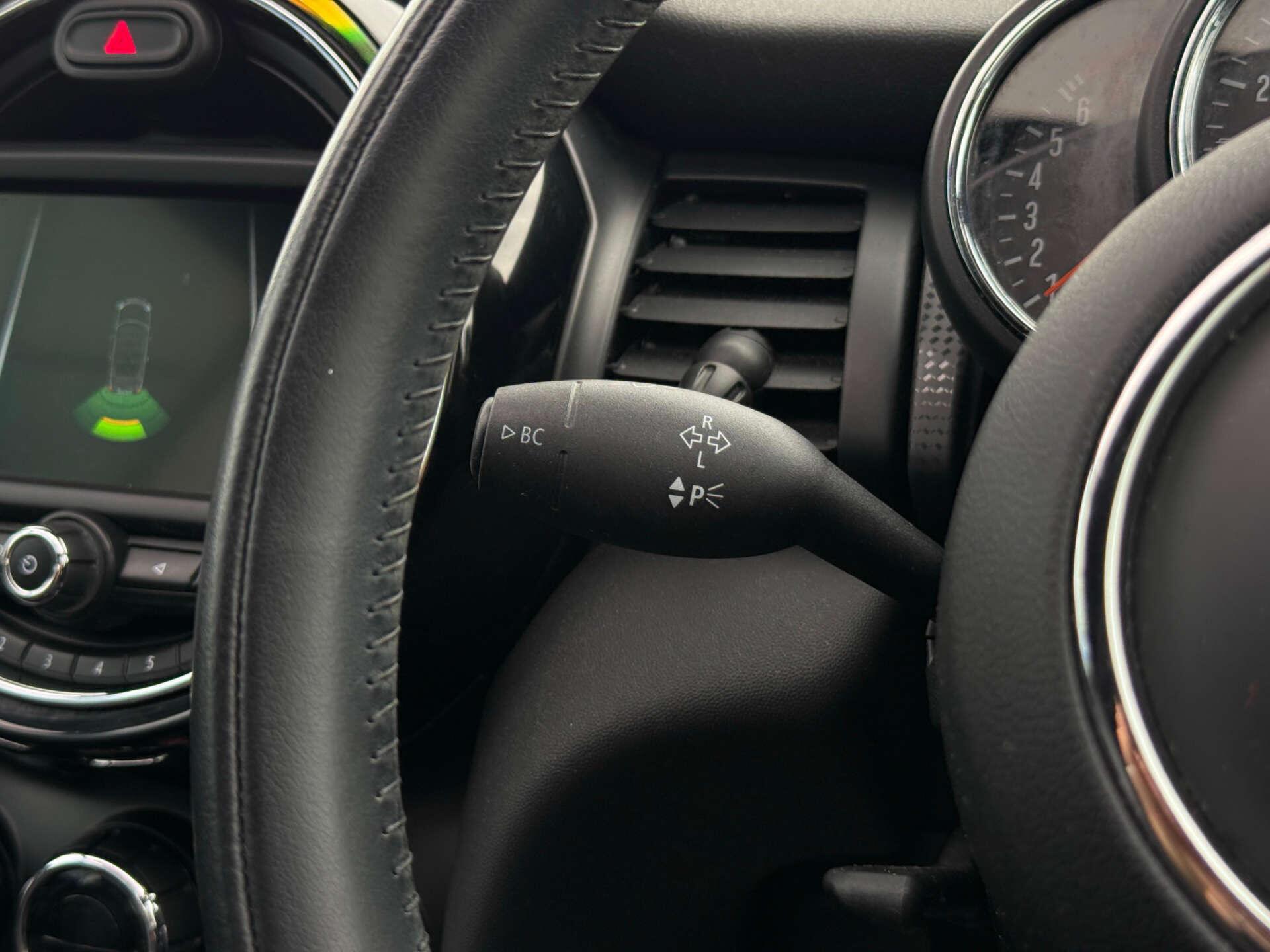 Mini Convertible view 46