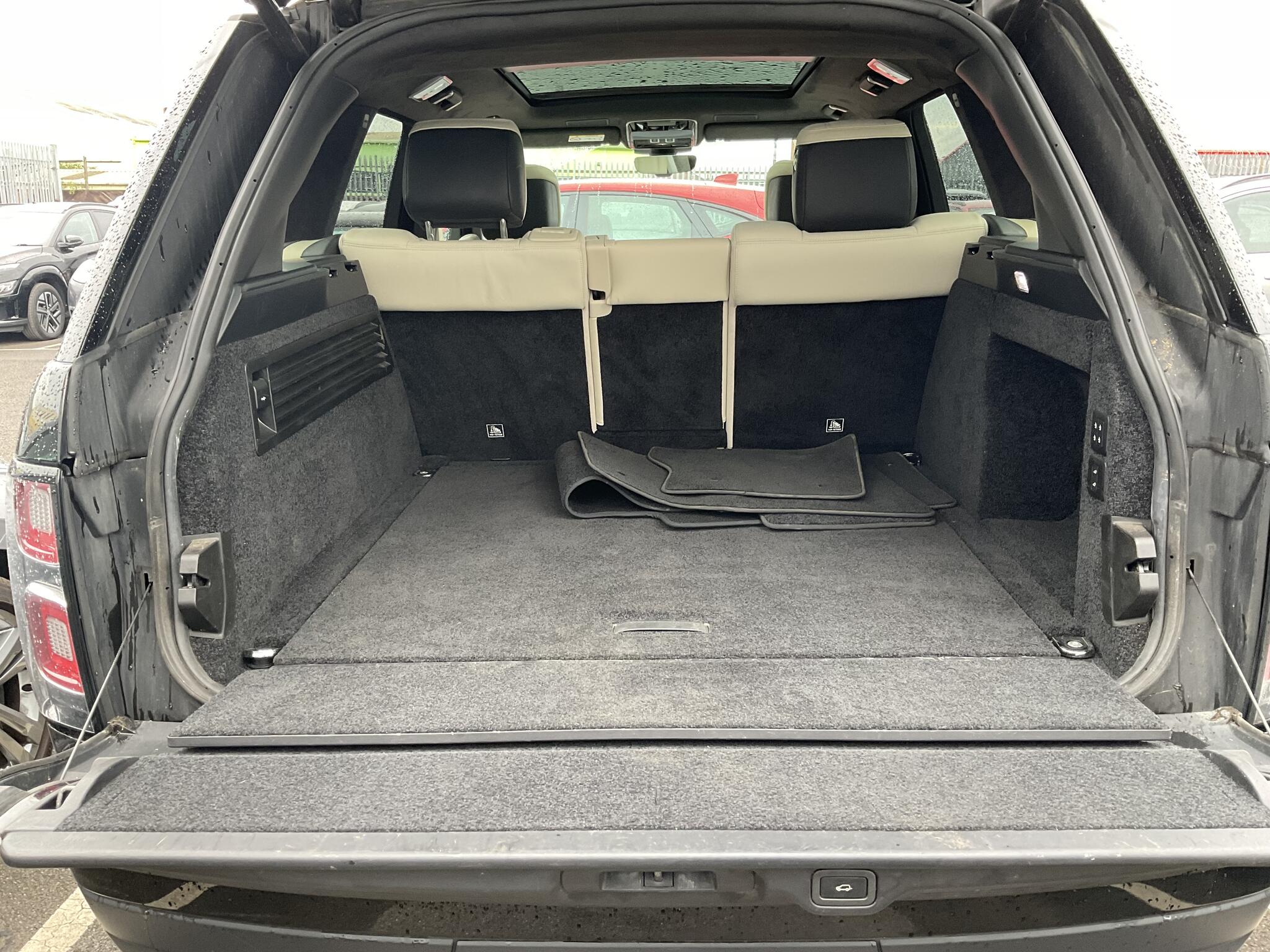Land Rover Range Rover view 19