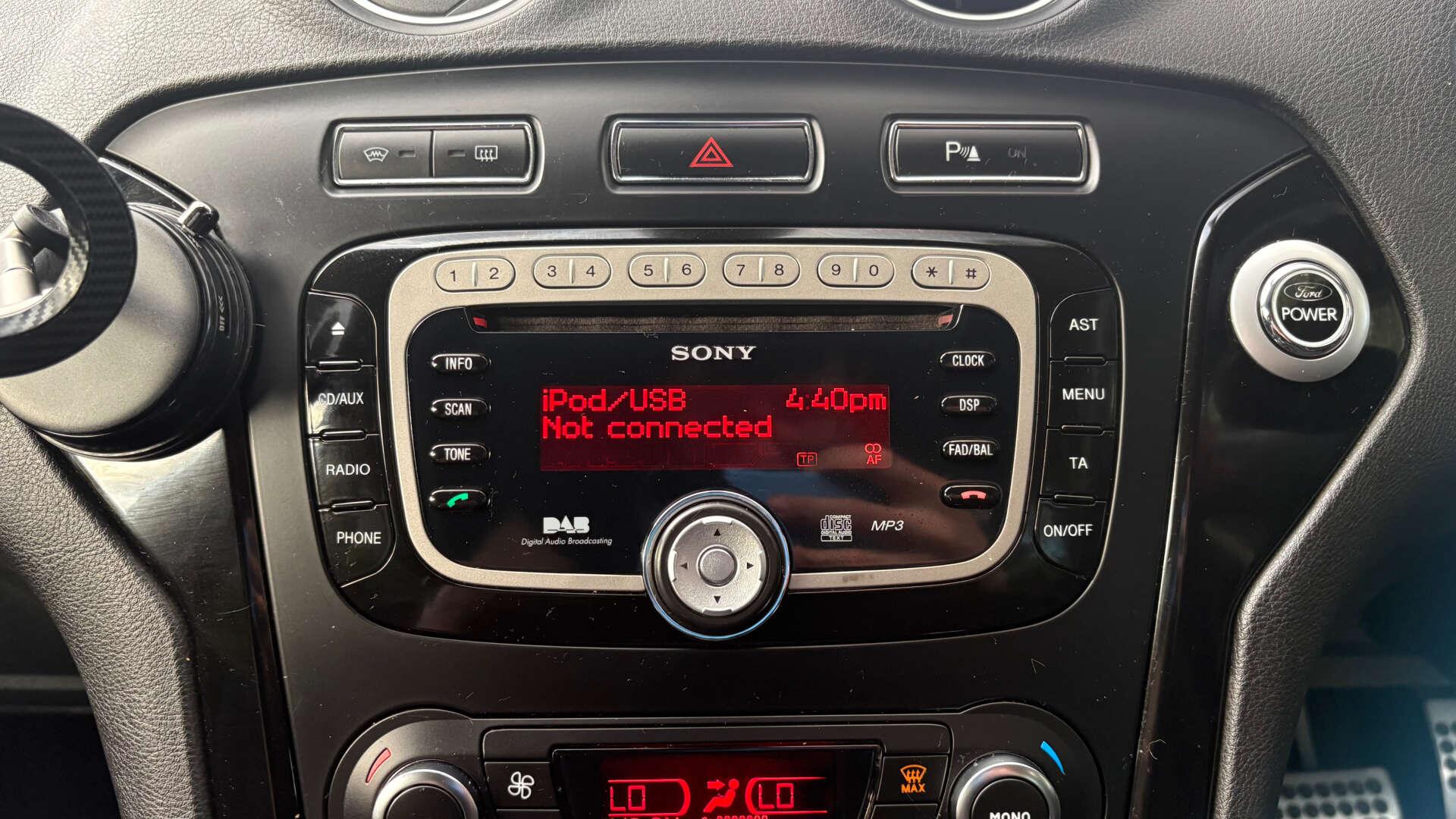 Ford Mondeo view 26