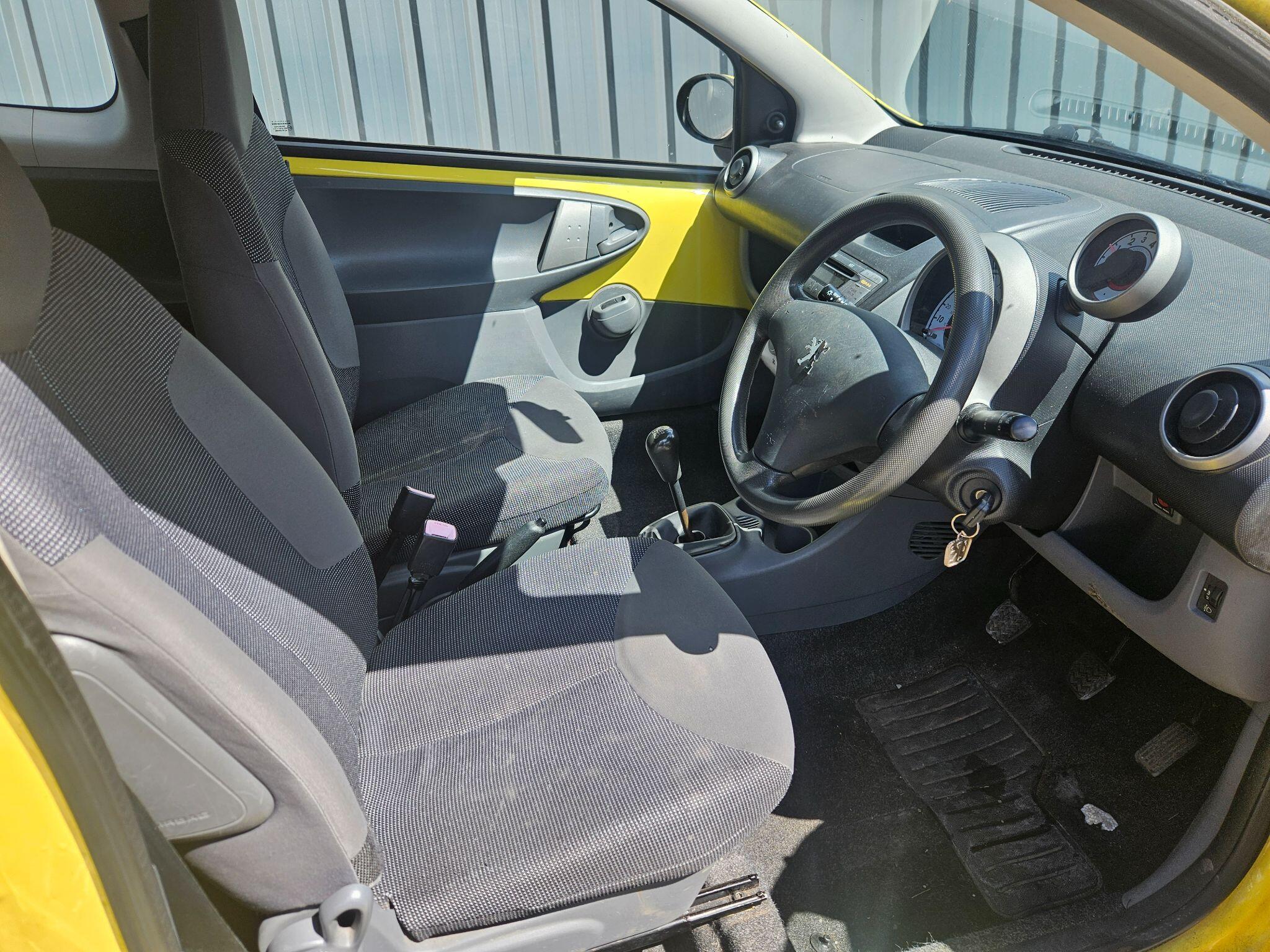 2005 Peugeot 107 image 11