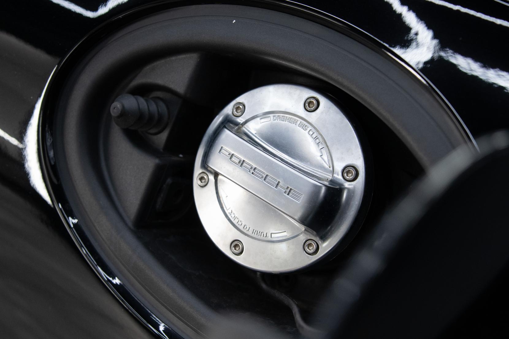 Porsche 911 view 24