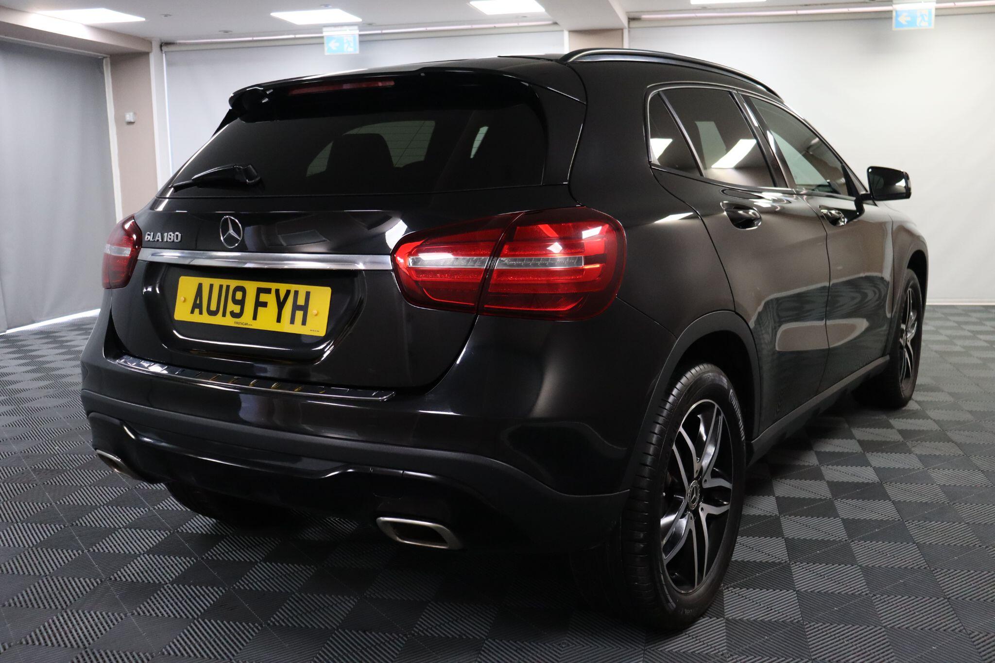Mercedes-Benz Gla view 11
