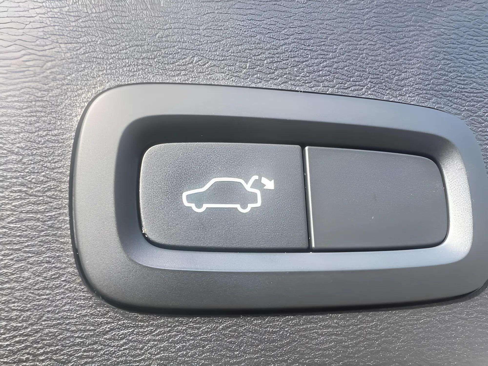 Volvo XC40 view 27