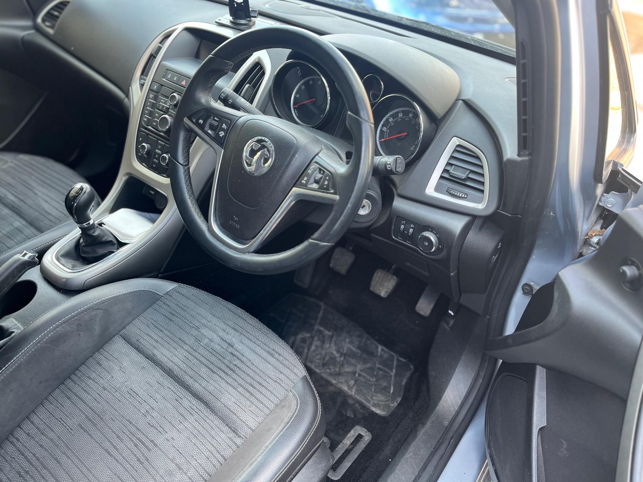 Vauxhall Astra view 8