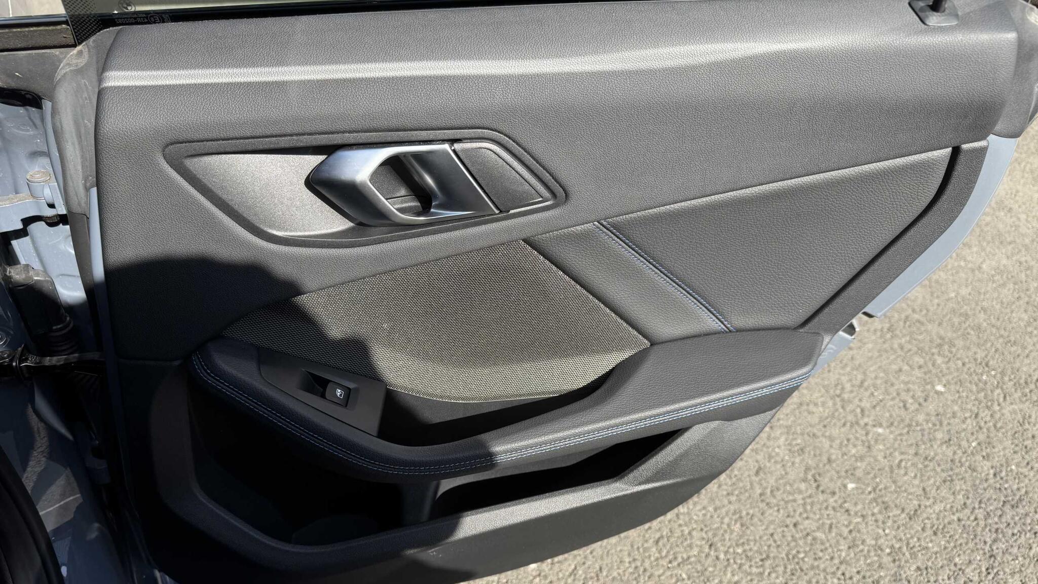 BMW 2 Series view 10