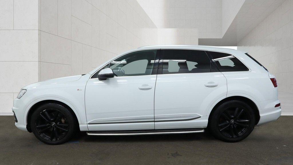 Audi Q7 view 7