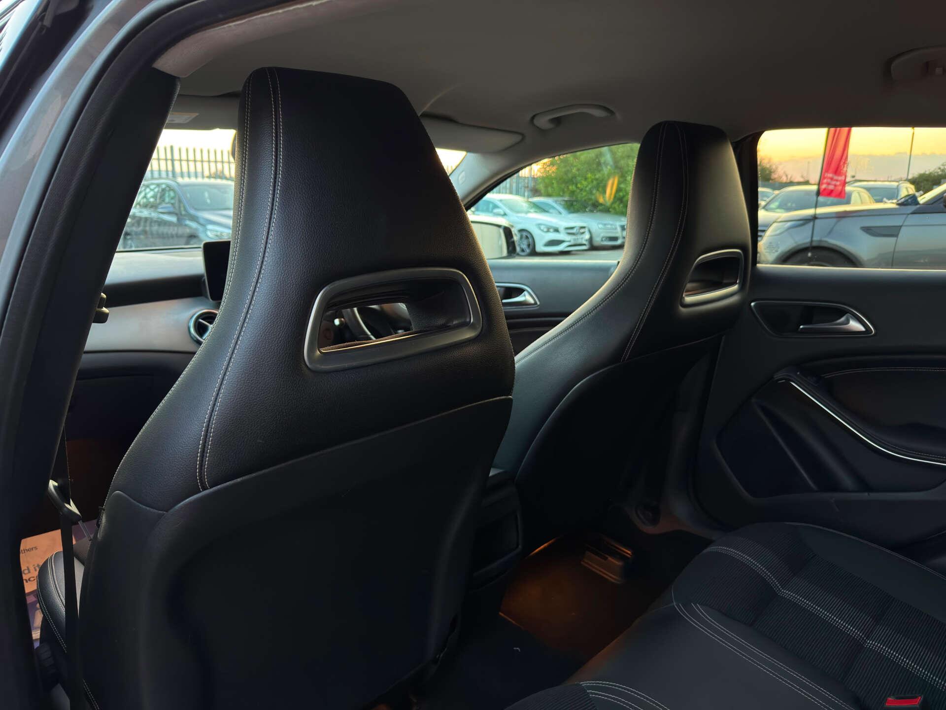 Mercedes-Benz Gla view 28