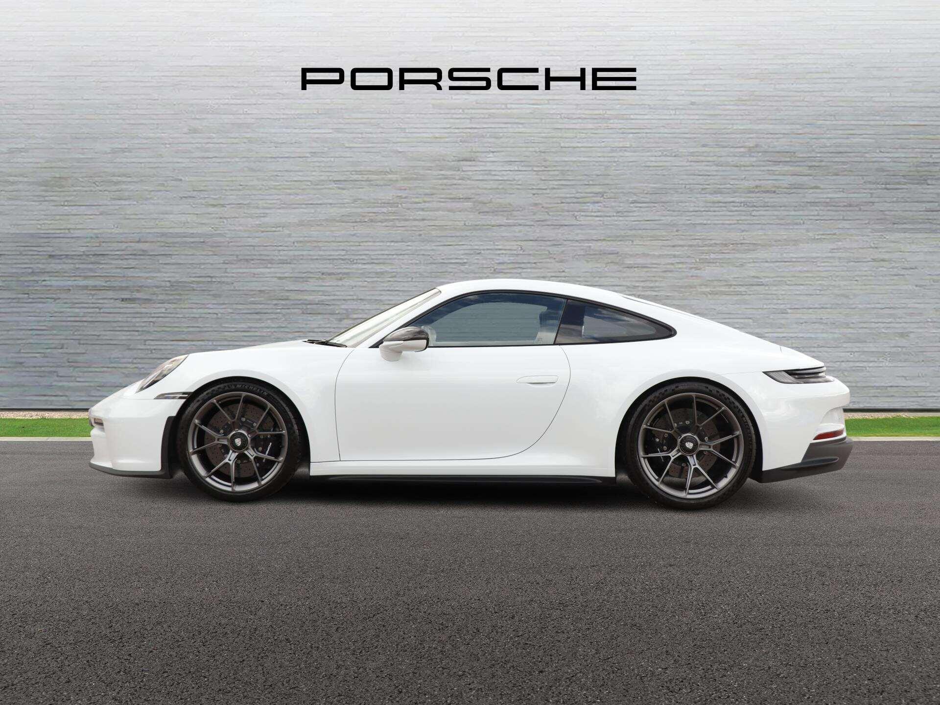 Porsche 911 view 6