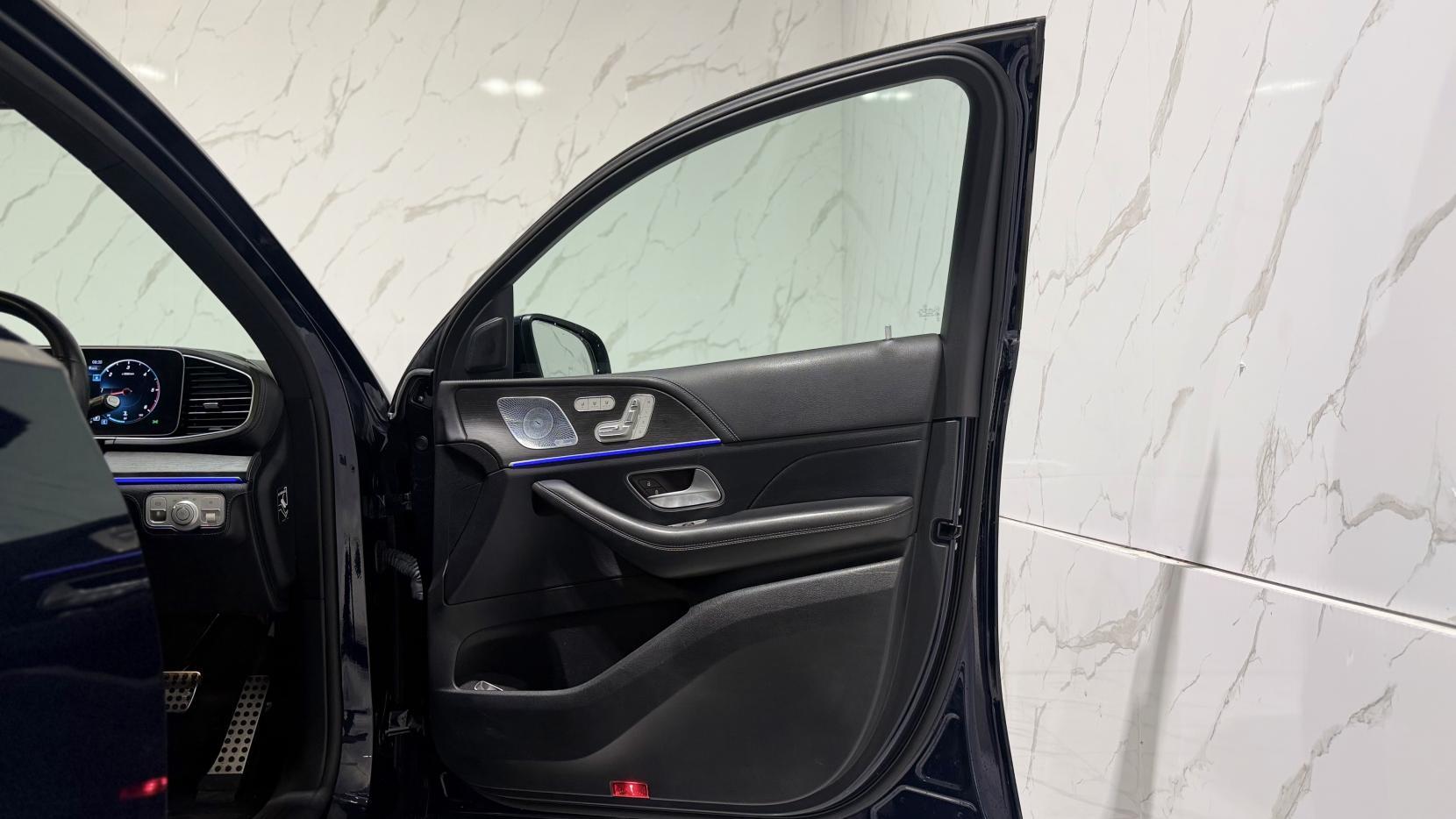 Mercedes-Benz Gle view 33