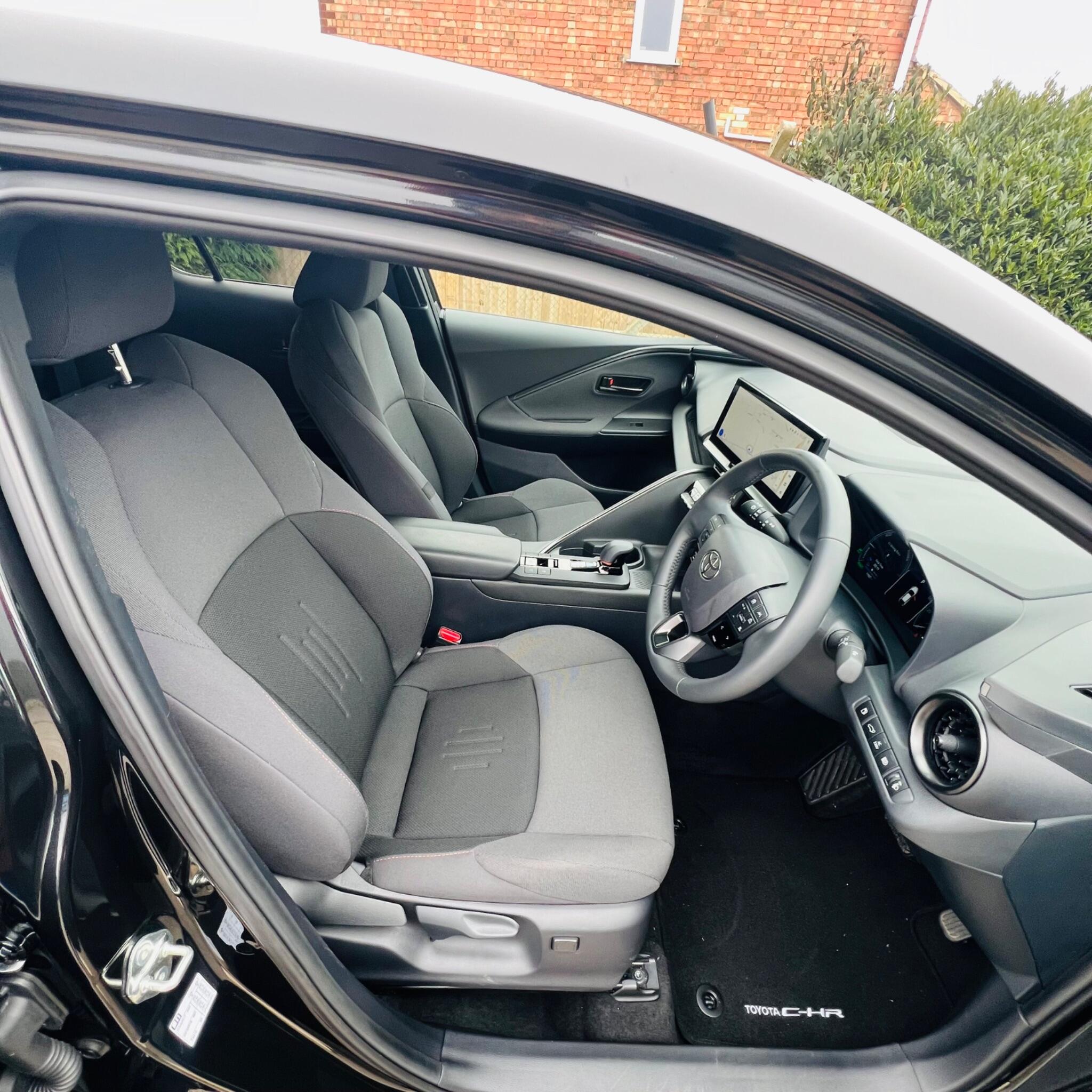 Toyota C-HR view 3