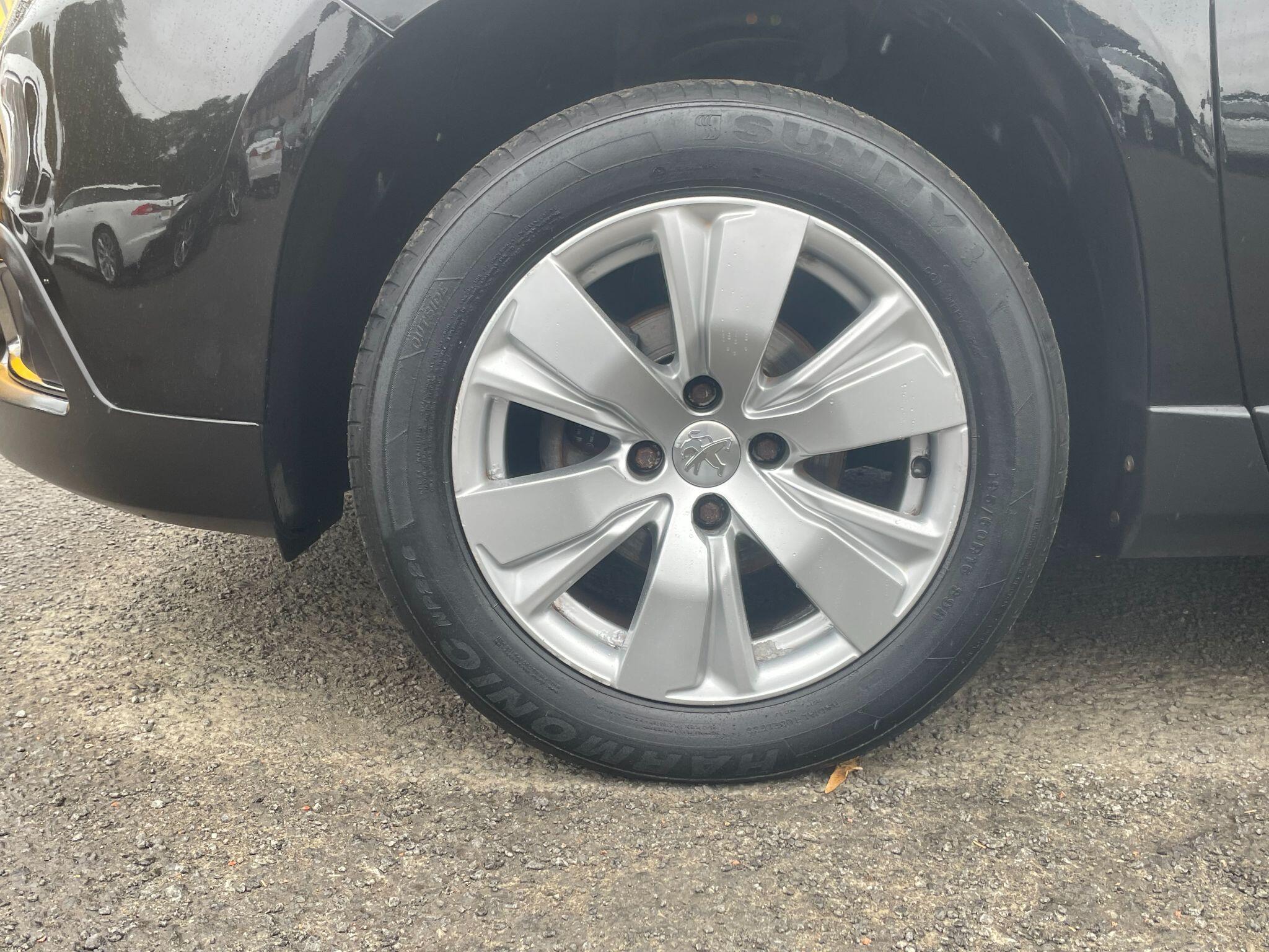 Peugeot 2008 view 8
