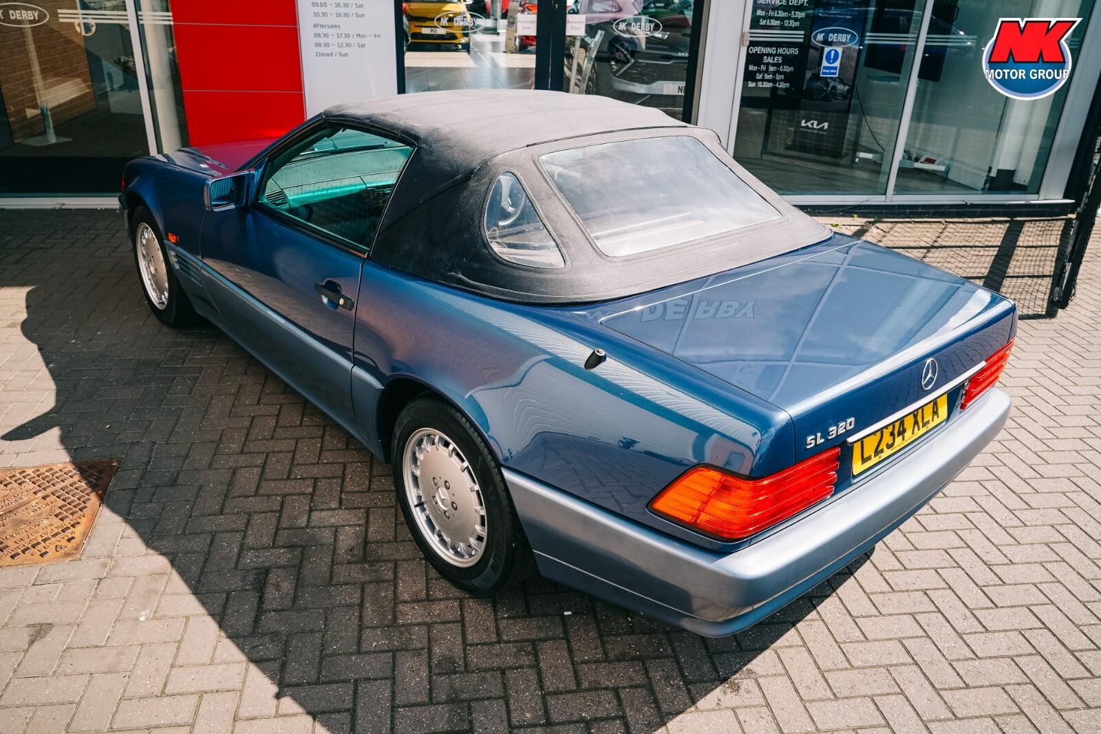 Mercedes-Benz SL view 29