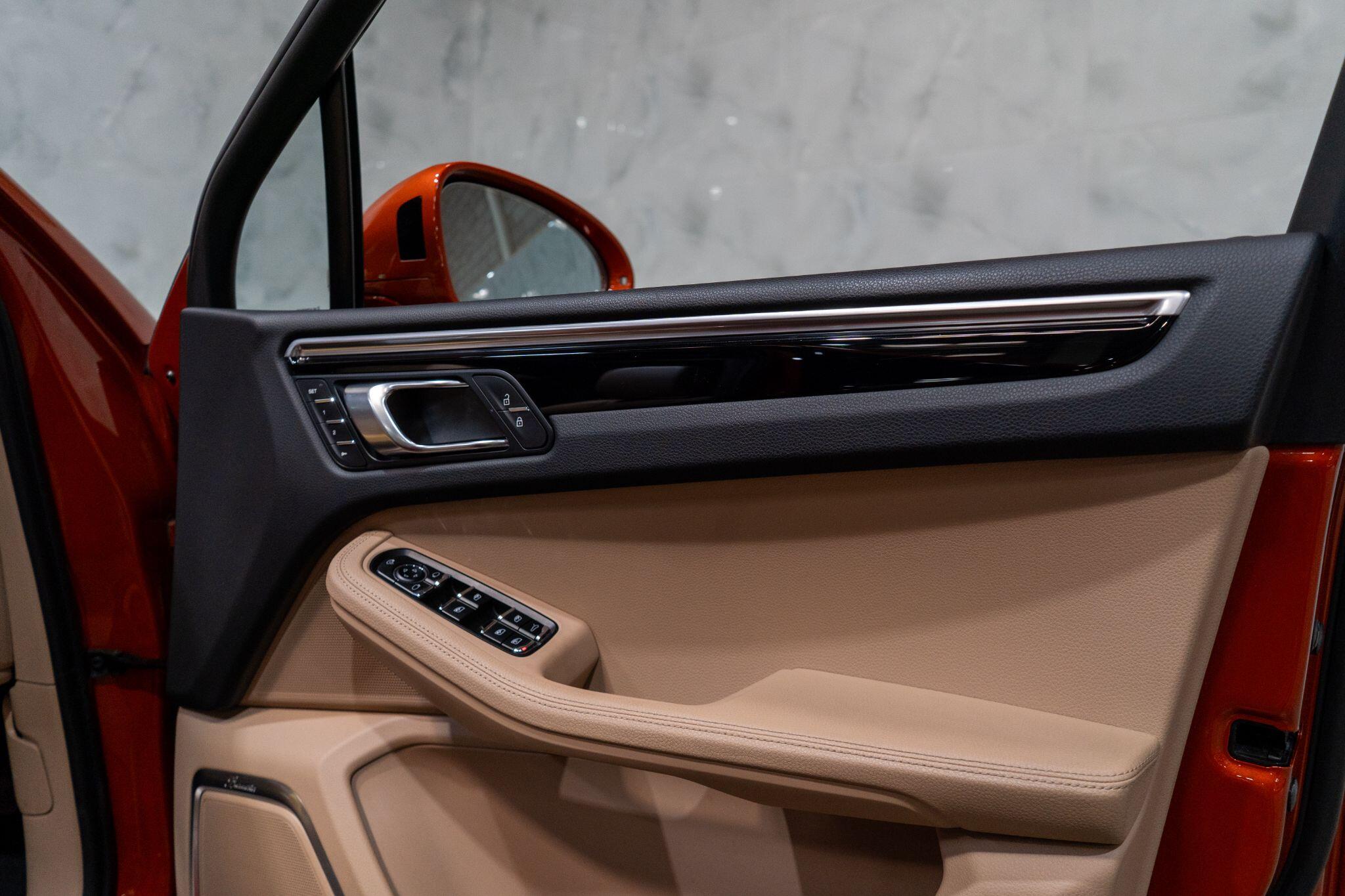 Porsche Macan view 25