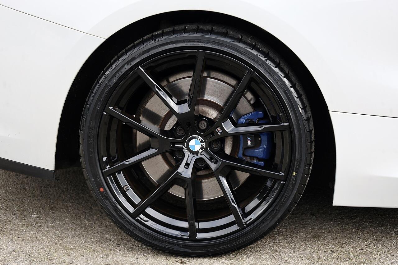 BMW 8 Series view 39