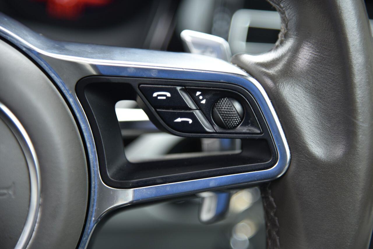 Porsche Macan view 32